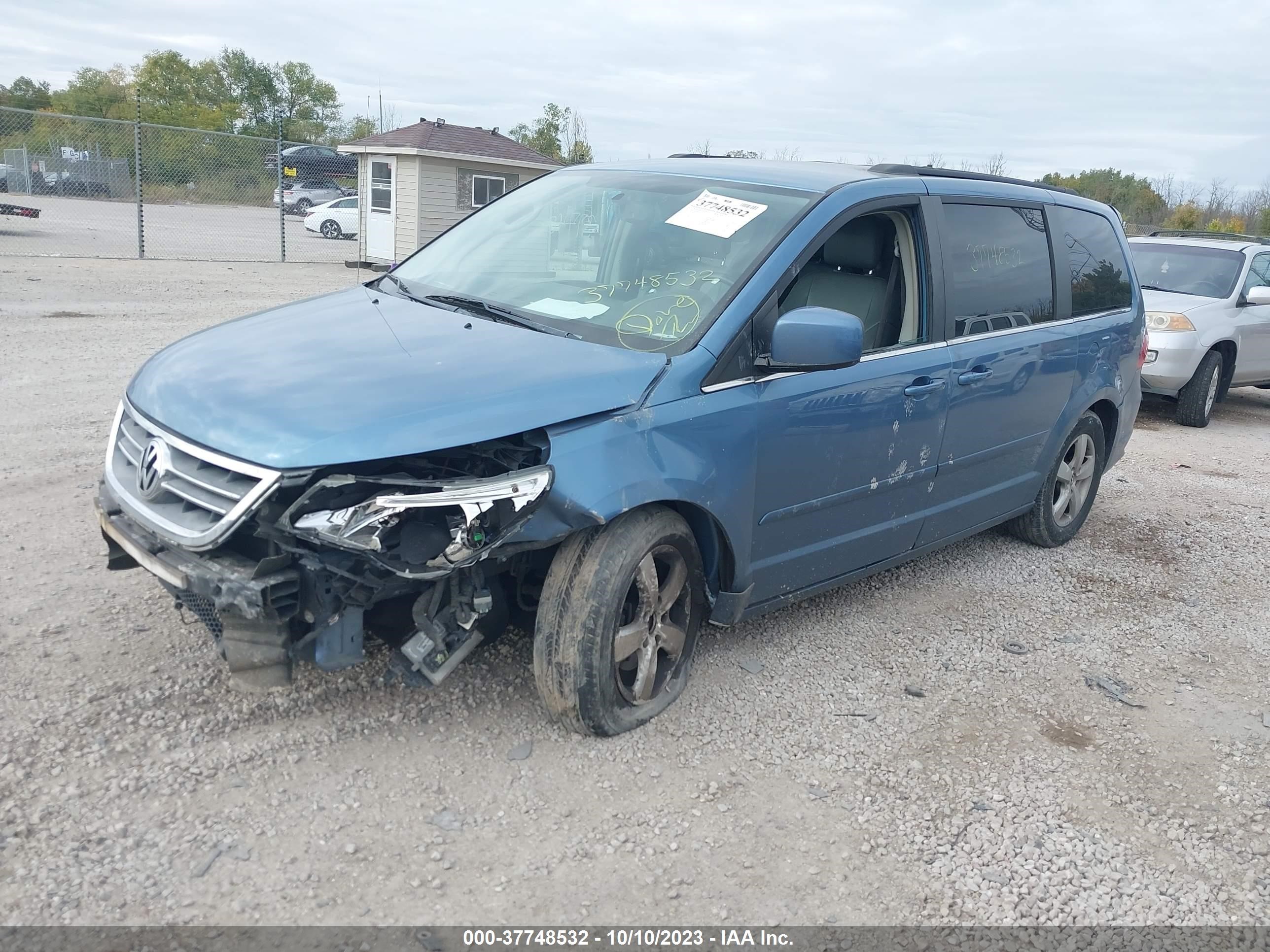 Photo 1 VIN: 2V4RW3DG6BR767154 - VOLKSWAGEN ROUTAN 