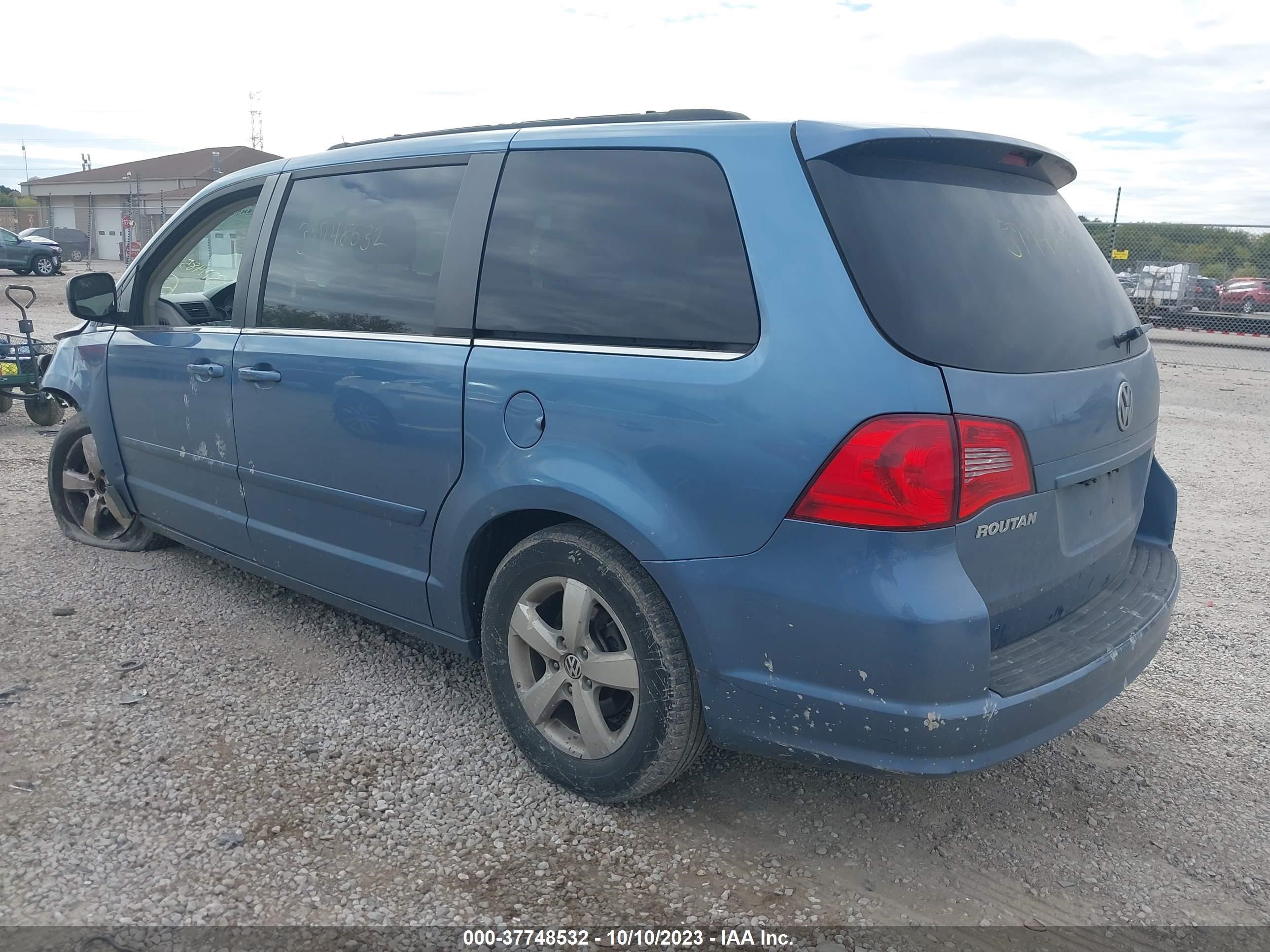 Photo 2 VIN: 2V4RW3DG6BR767154 - VOLKSWAGEN ROUTAN 