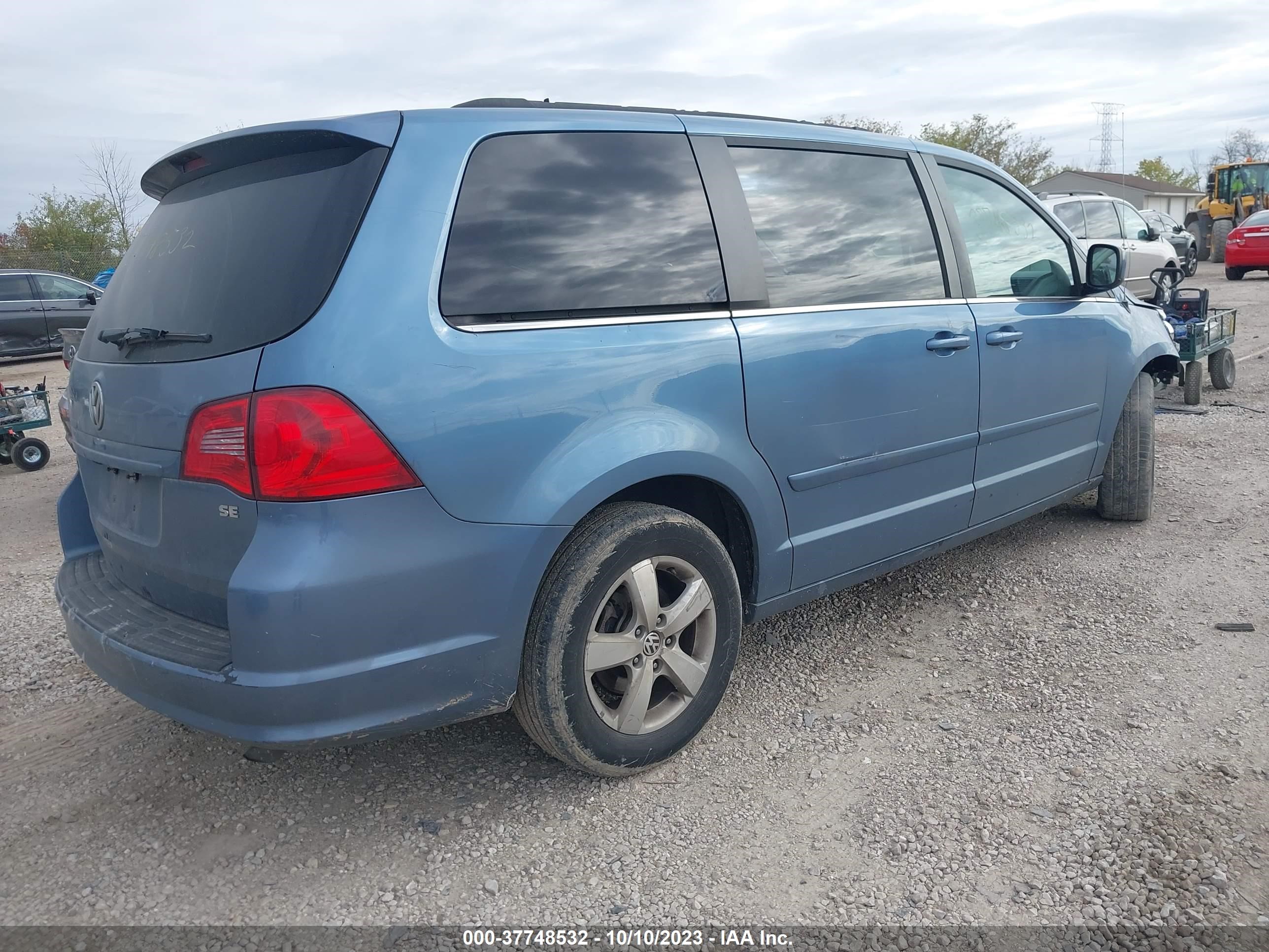 Photo 3 VIN: 2V4RW3DG6BR767154 - VOLKSWAGEN ROUTAN 