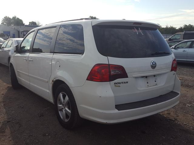 Photo 2 VIN: 2V4RW3DG7BR691606 - VOLKSWAGEN ROUTAN SE 