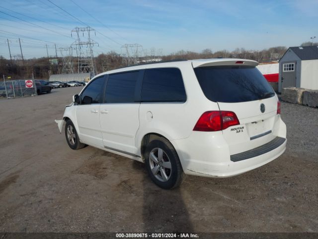 Photo 2 VIN: 2V4RW3DG7BR738780 - VOLKSWAGEN ROUTAN 