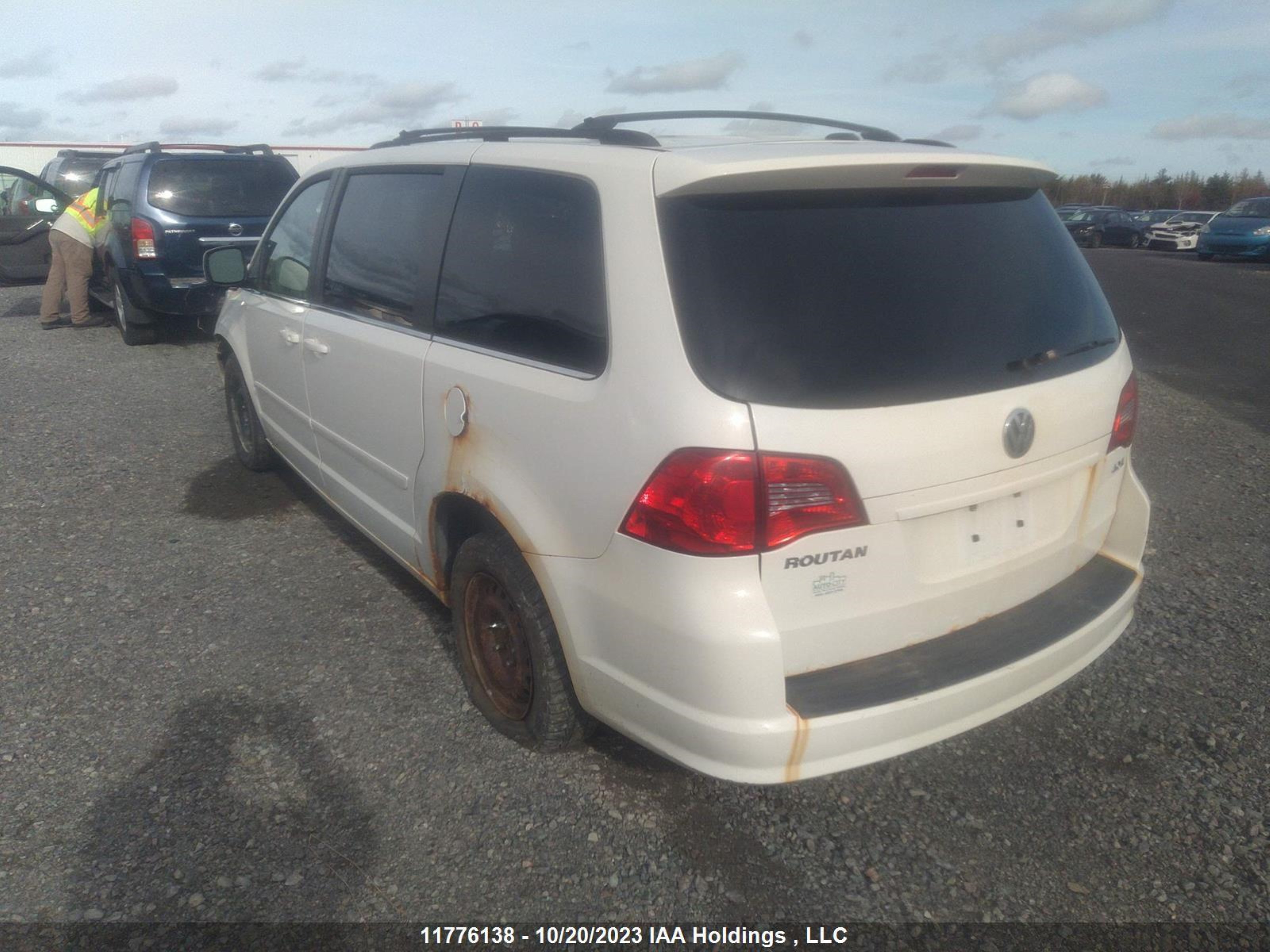 Photo 2 VIN: 2V4RW3DX1AR222123 - VOLKSWAGEN ROUTAN 