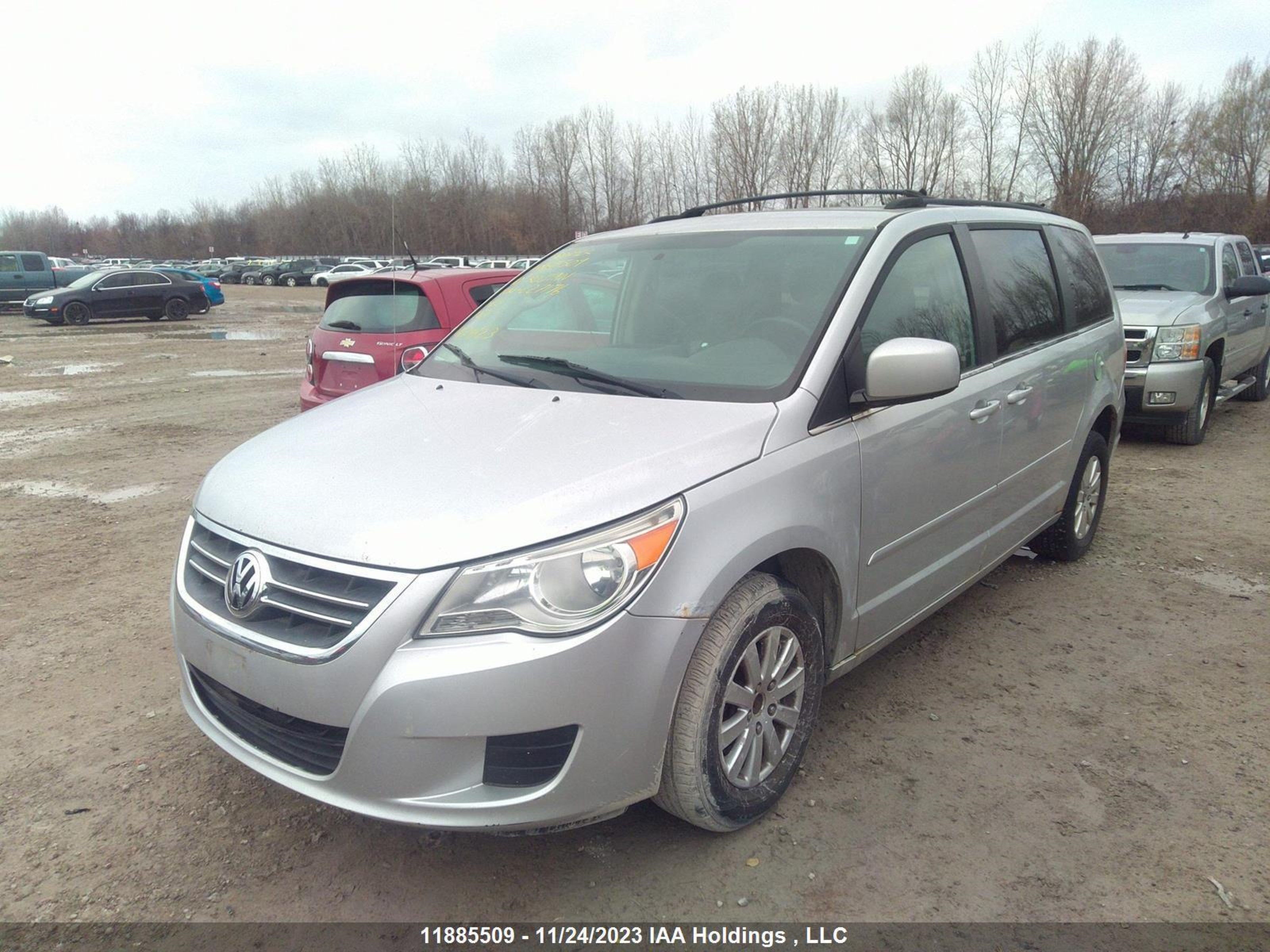 Photo 1 VIN: 2V4RW3DX3AR227176 - VOLKSWAGEN ROUTAN 