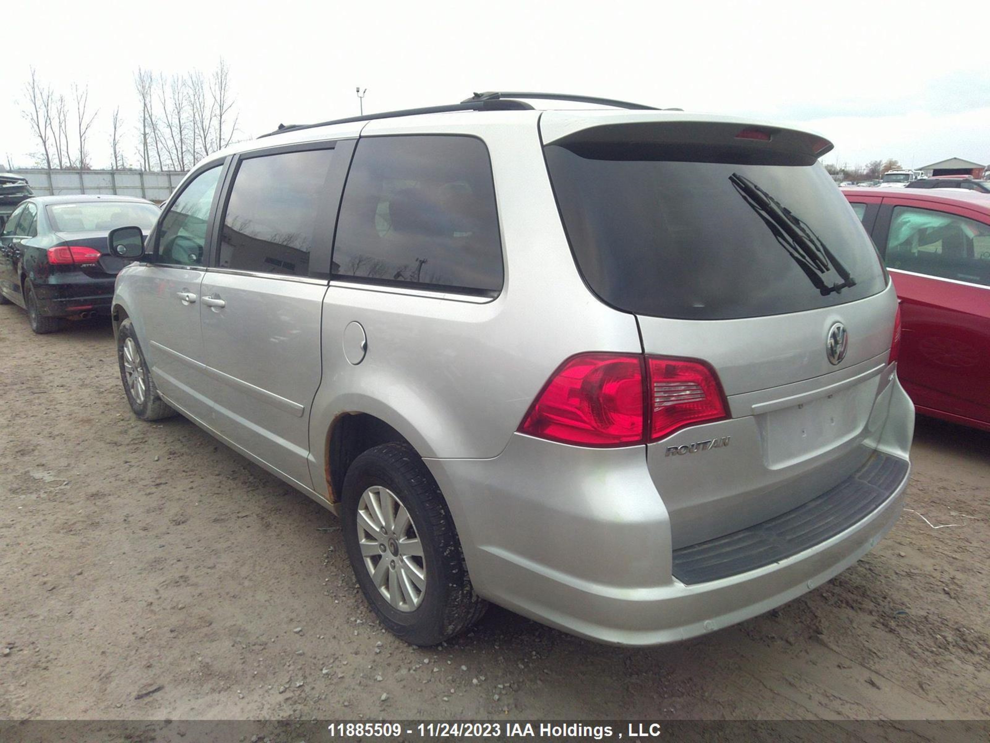 Photo 2 VIN: 2V4RW3DX3AR227176 - VOLKSWAGEN ROUTAN 