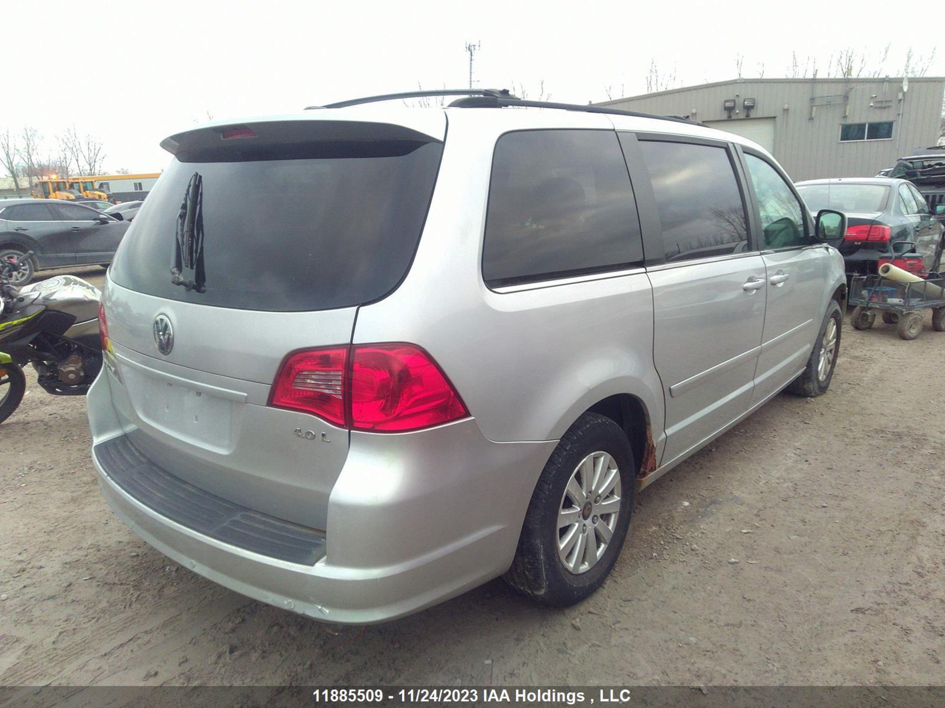 Photo 3 VIN: 2V4RW3DX3AR227176 - VOLKSWAGEN ROUTAN 