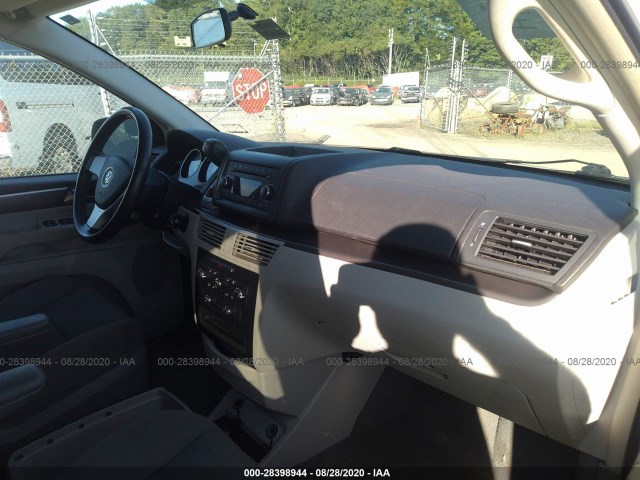 Photo 4 VIN: 2V4RW4D10AR360107 - VOLKSWAGEN ROUTAN 