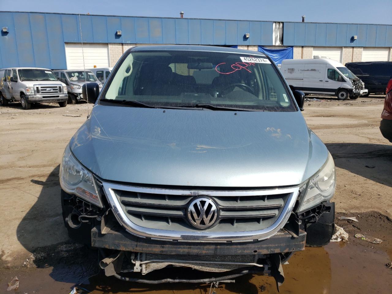 Photo 4 VIN: 2V4RW4D11AR354123 - VOLKSWAGEN ROUTAN 