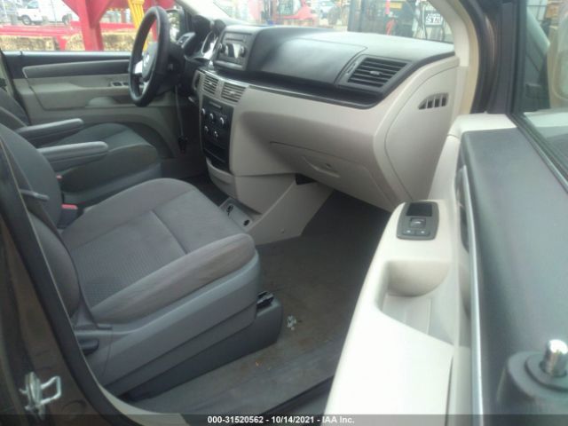 Photo 4 VIN: 2V4RW4D13AR322953 - VOLKSWAGEN ROUTAN 