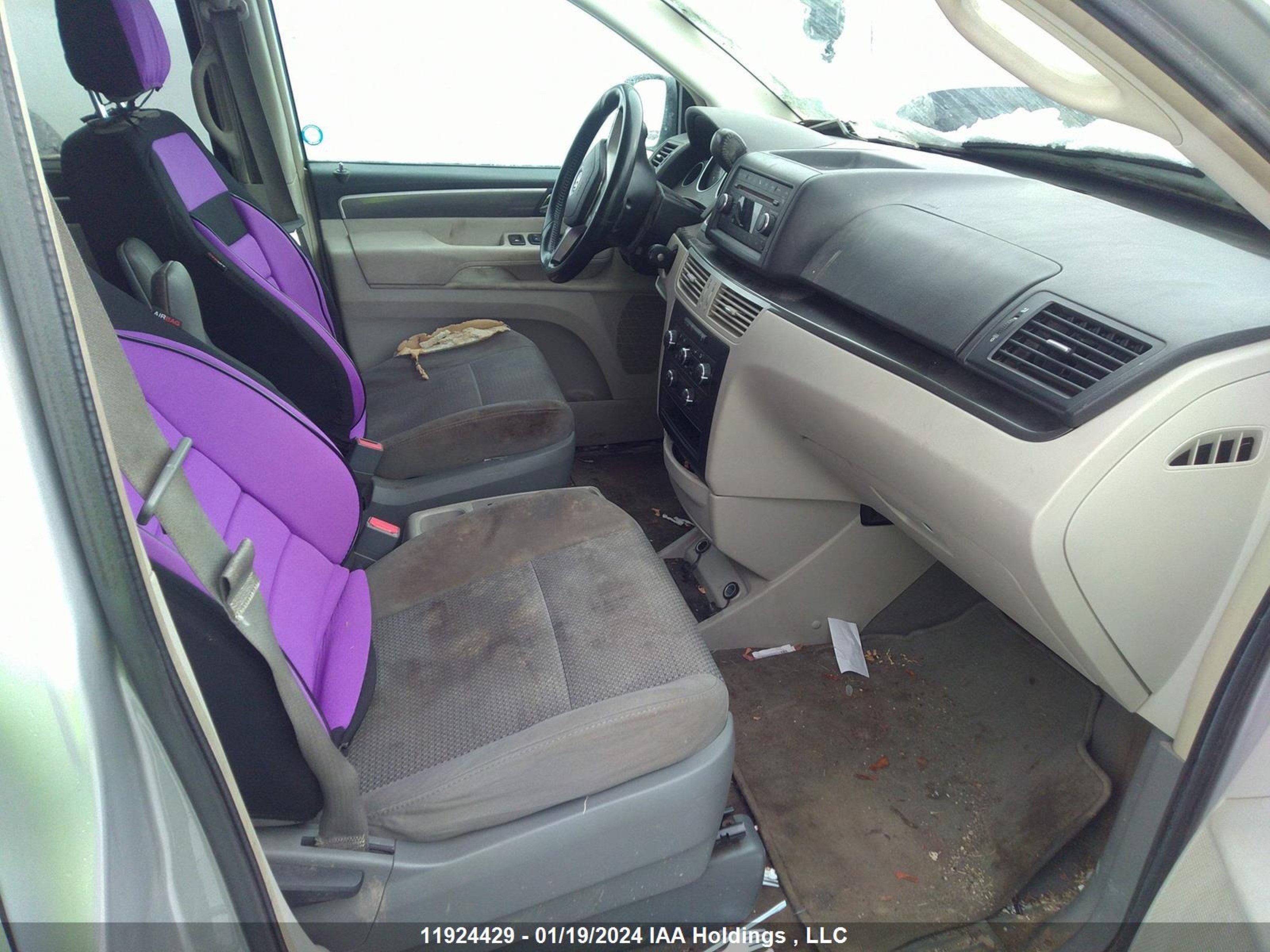 Photo 4 VIN: 2V4RW4DG0BR659490 - VOLKSWAGEN ROUTAN 