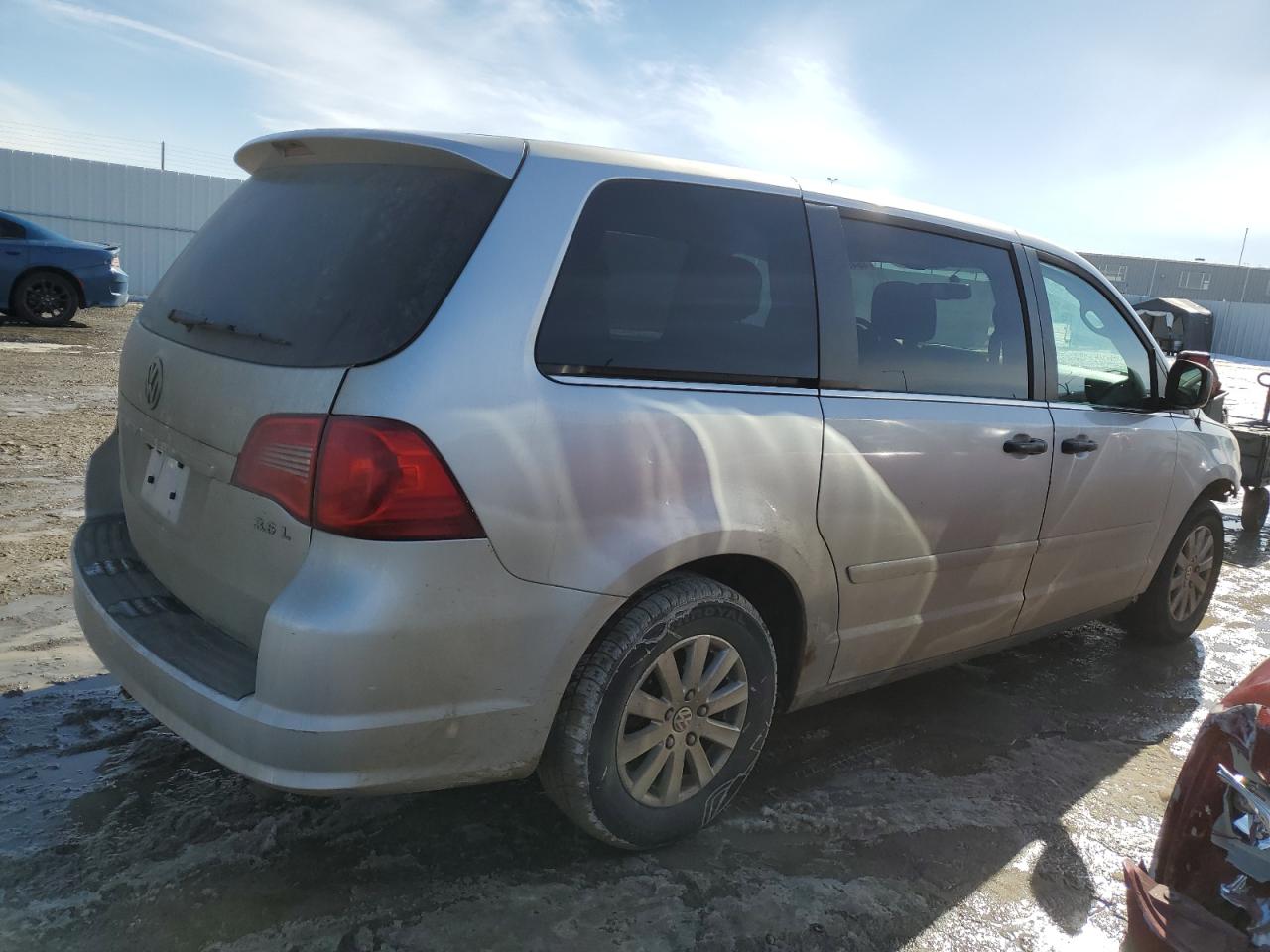 Photo 2 VIN: 2V4RW4DG4BR714801 - VOLKSWAGEN ROUTAN 