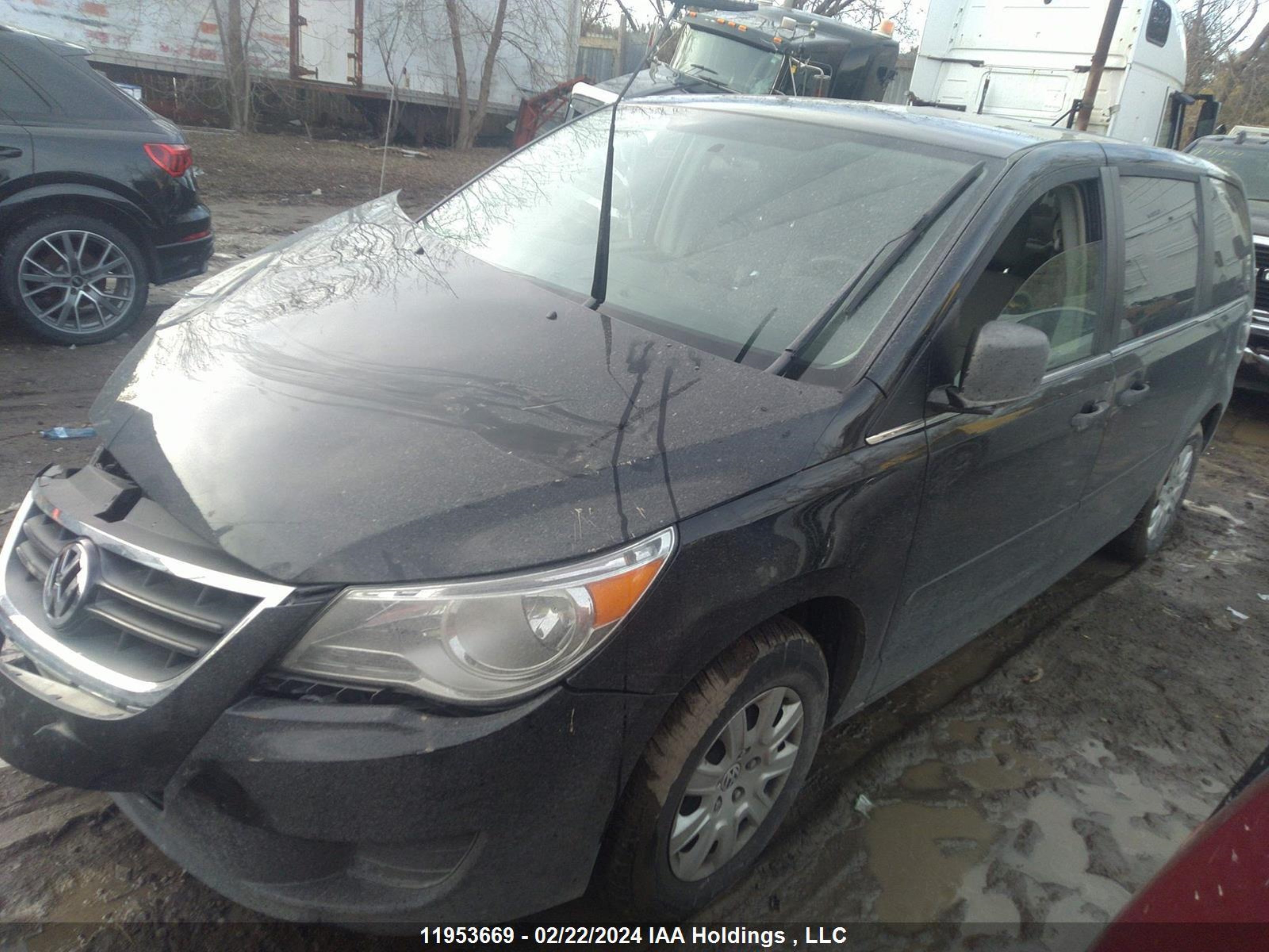 Photo 1 VIN: 2V4RW4DGXBR740657 - VOLKSWAGEN ROUTAN 