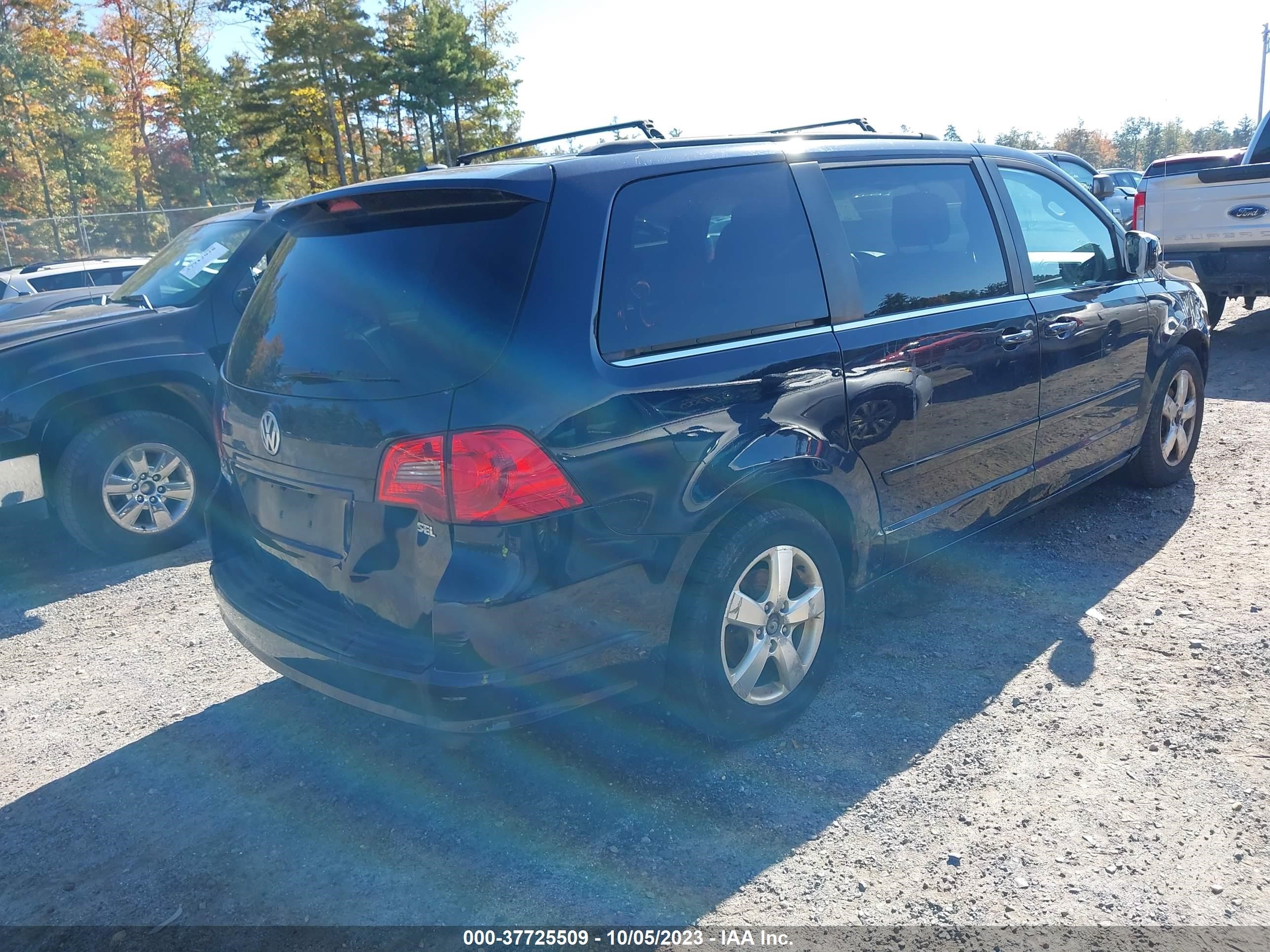 Photo 3 VIN: 2V4RW5DG5BR691907 - VOLKSWAGEN ROUTAN 