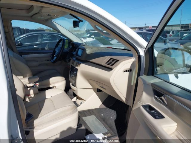 Photo 4 VIN: 2V4RW5DX8AR294545 - VOLKSWAGEN ROUTAN 