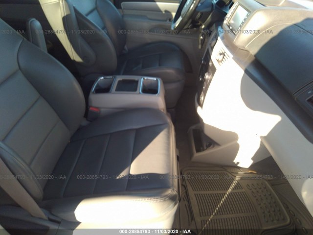 Photo 4 VIN: 2V4RW5DX9AR195300 - VOLKSWAGEN ROUTAN 