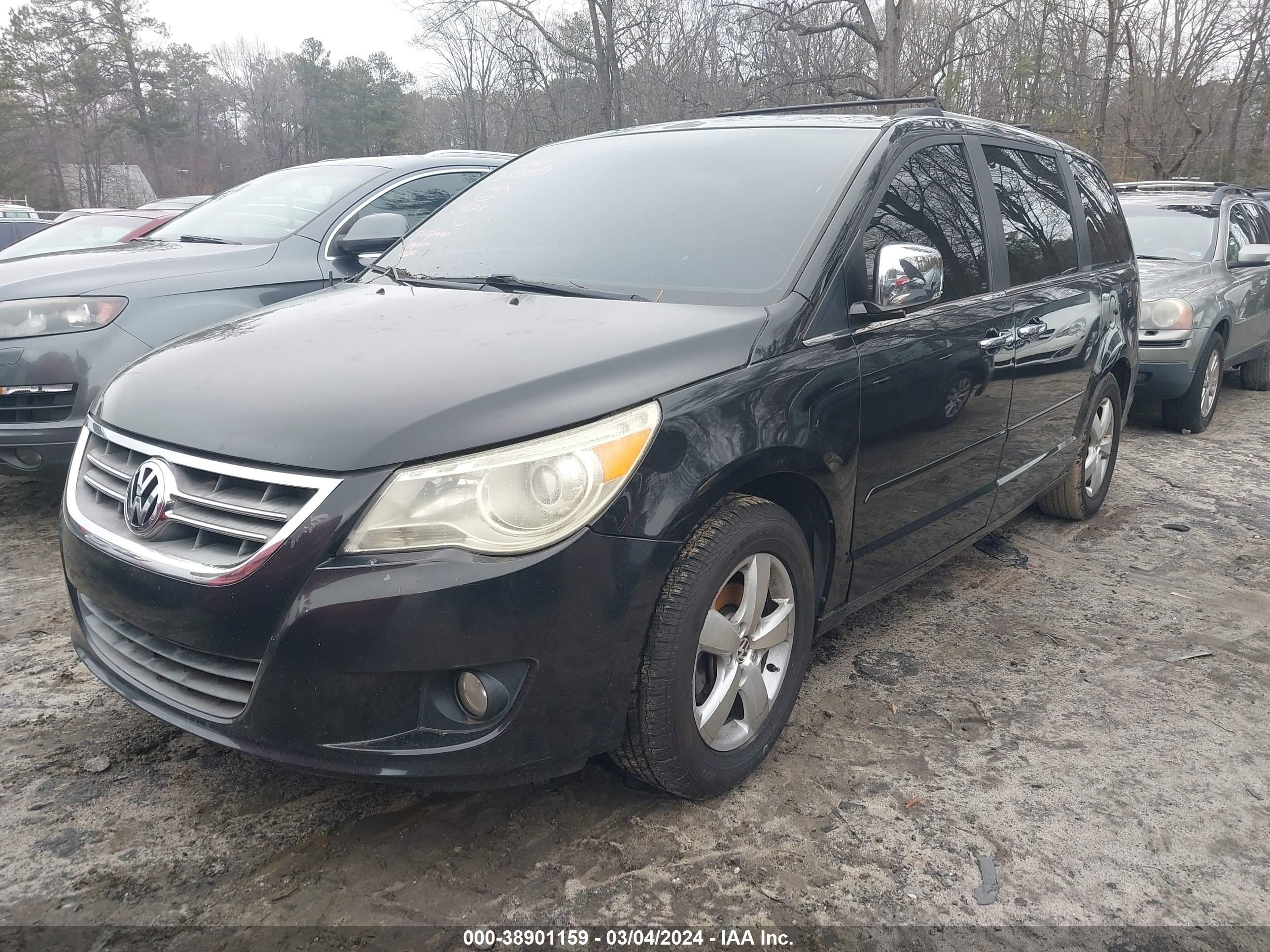 Photo 1 VIN: 2V4RW6DG8BR695021 - VOLKSWAGEN ROUTAN 