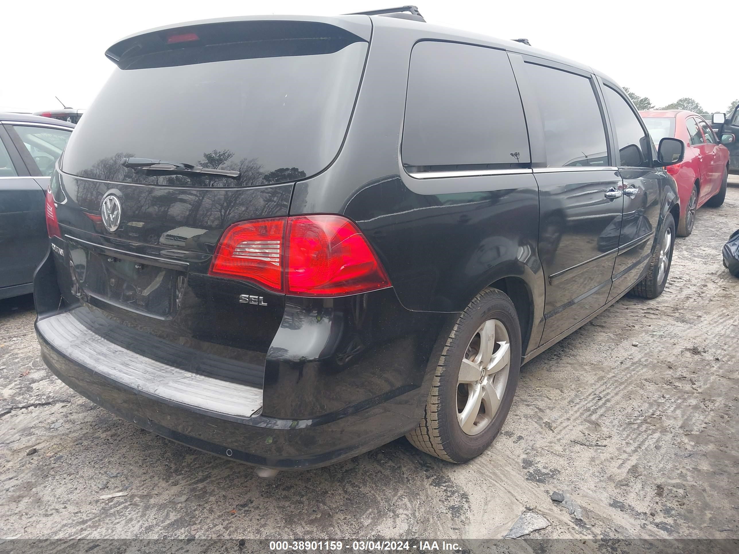 Photo 3 VIN: 2V4RW6DG8BR695021 - VOLKSWAGEN ROUTAN 