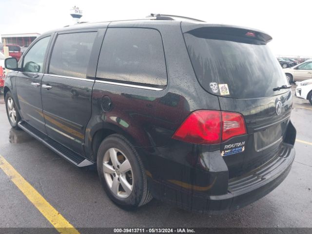 Photo 2 VIN: 2V4RW6DX0AR228108 - VOLKSWAGEN ROUTAN 