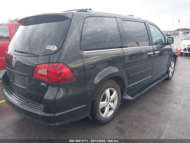 Photo 3 VIN: 2V4RW6DX0AR228108 - VOLKSWAGEN ROUTAN 