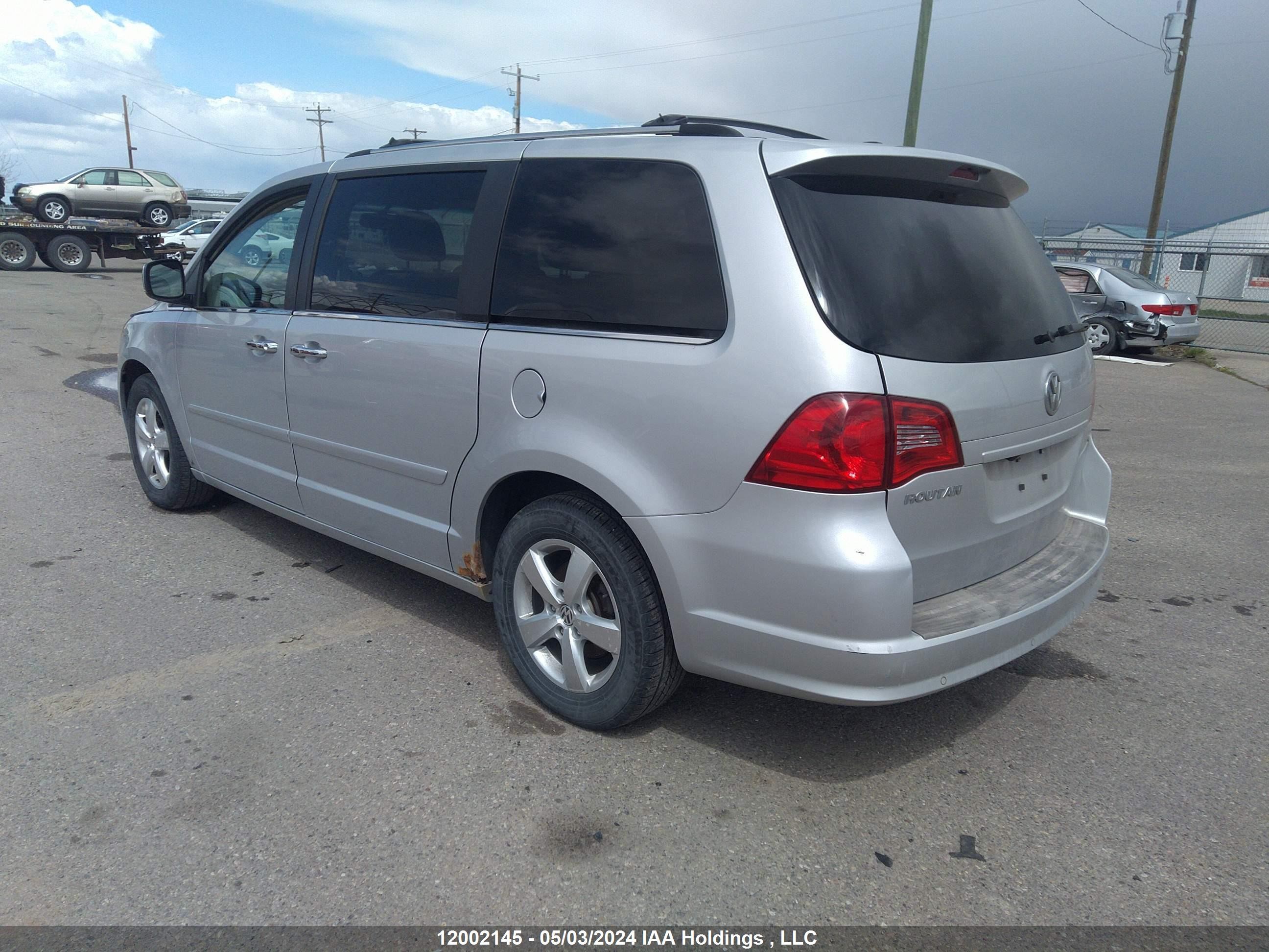 Photo 2 VIN: 2V4RW6DX2AR227168 - VOLKSWAGEN ROUTAN 