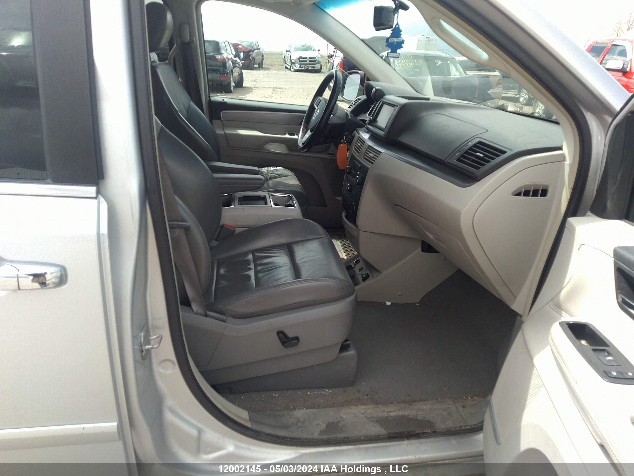 Photo 4 VIN: 2V4RW6DX2AR227168 - VOLKSWAGEN ROUTAN 