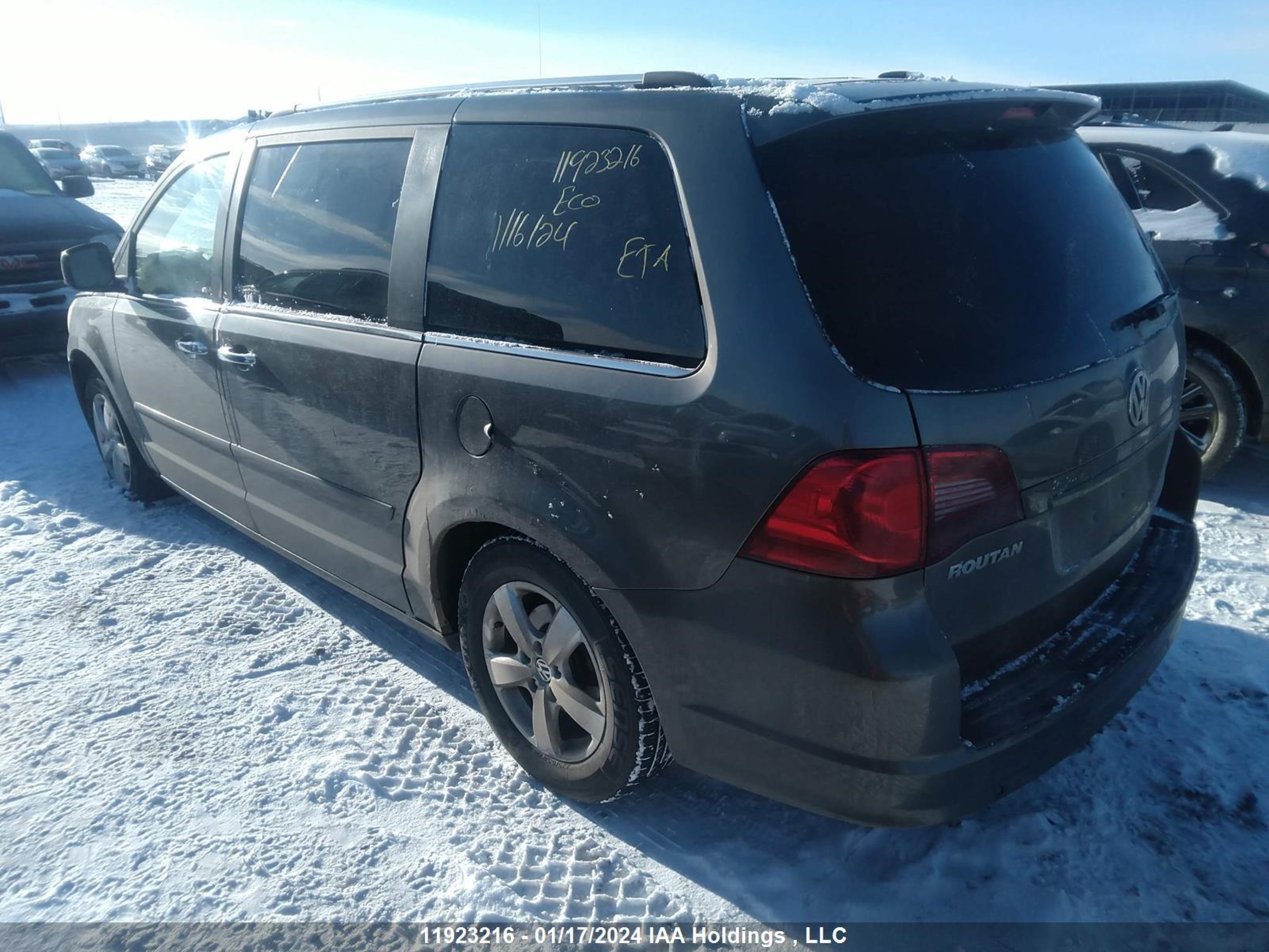 Photo 2 VIN: 2V4RW6DX2AR416337 - VOLKSWAGEN ROUTAN 