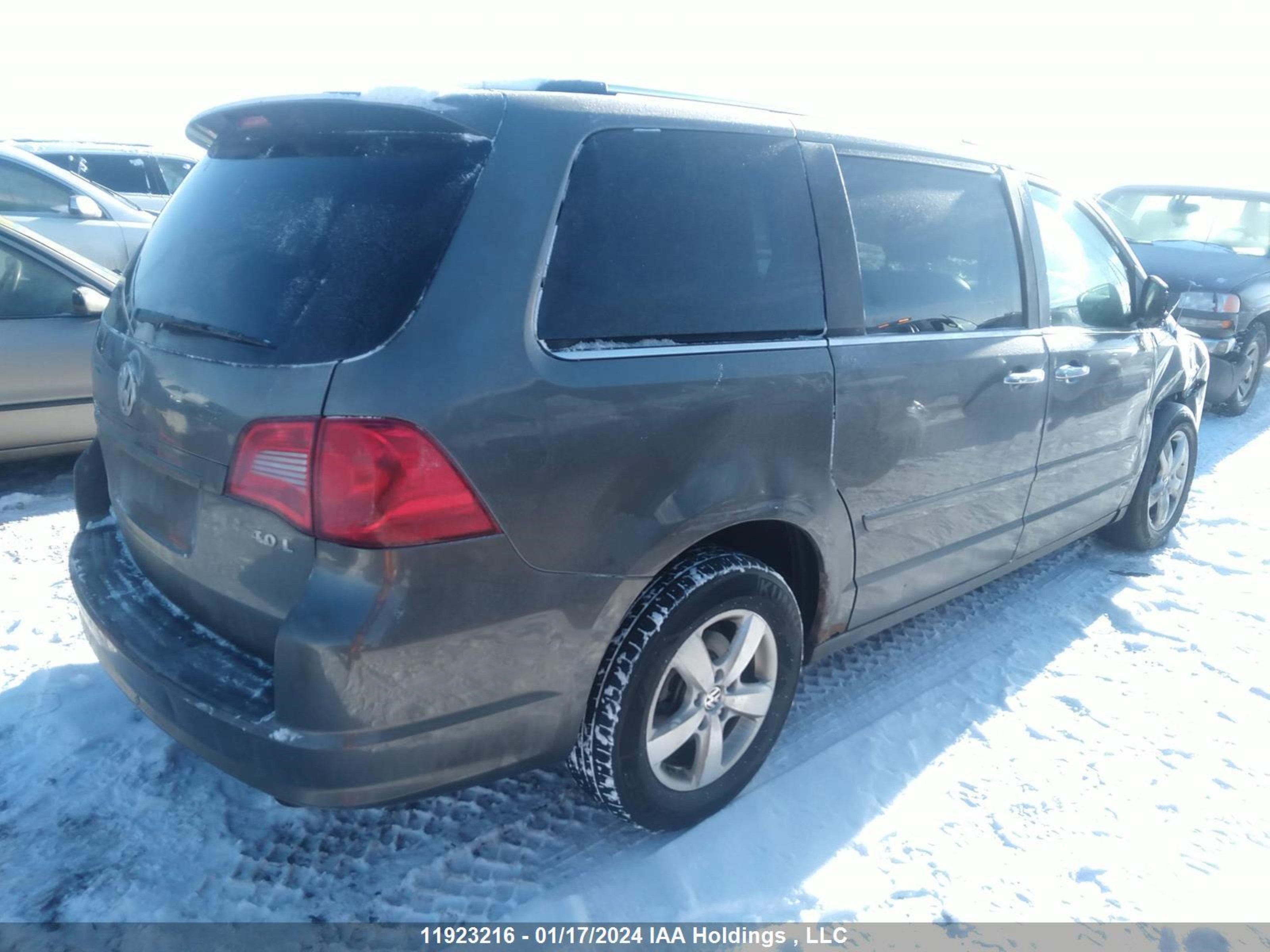 Photo 3 VIN: 2V4RW6DX2AR416337 - VOLKSWAGEN ROUTAN 