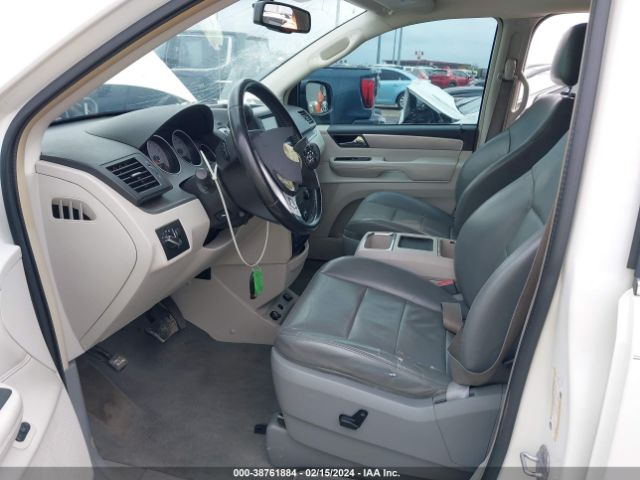 Photo 4 VIN: 2V4RW6DX3AR393019 - VOLKSWAGEN ROUTAN 