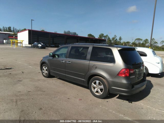 Photo 2 VIN: 2V4RW6DX7AR316590 - VOLKSWAGEN ROUTAN 