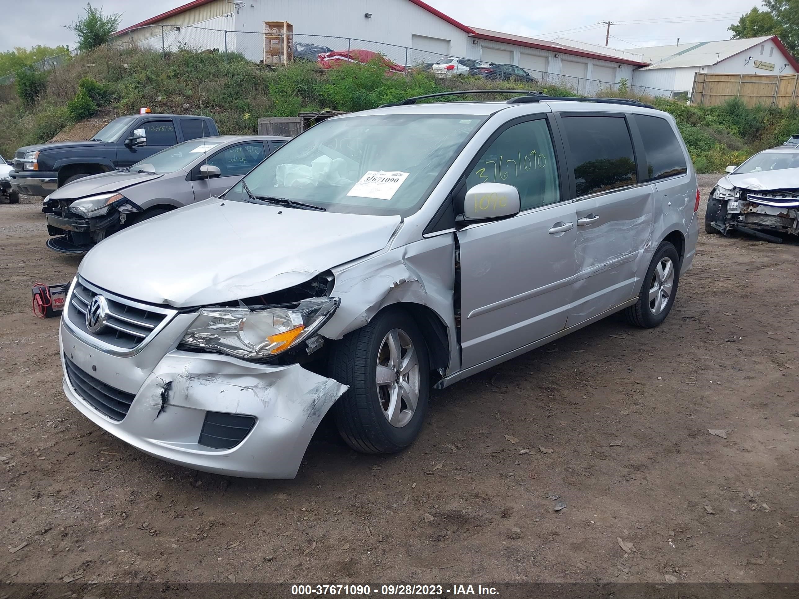 Photo 1 VIN: 2V8HW34119R588813 - VOLKSWAGEN ROUTAN 