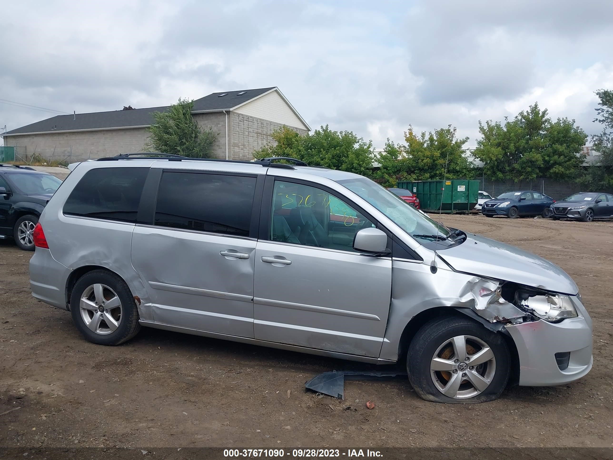 Photo 12 VIN: 2V8HW34119R588813 - VOLKSWAGEN ROUTAN 