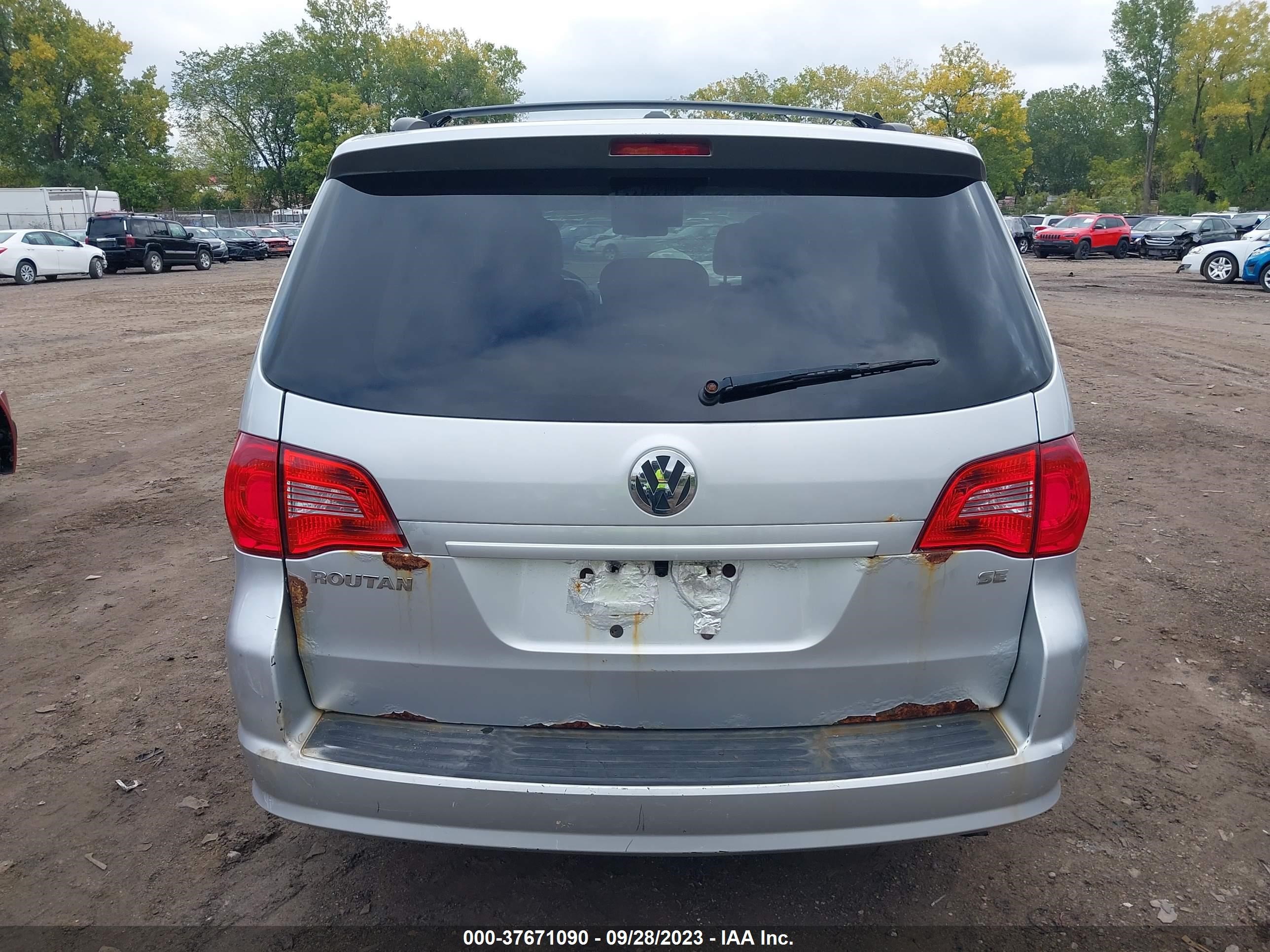 Photo 15 VIN: 2V8HW34119R588813 - VOLKSWAGEN ROUTAN 