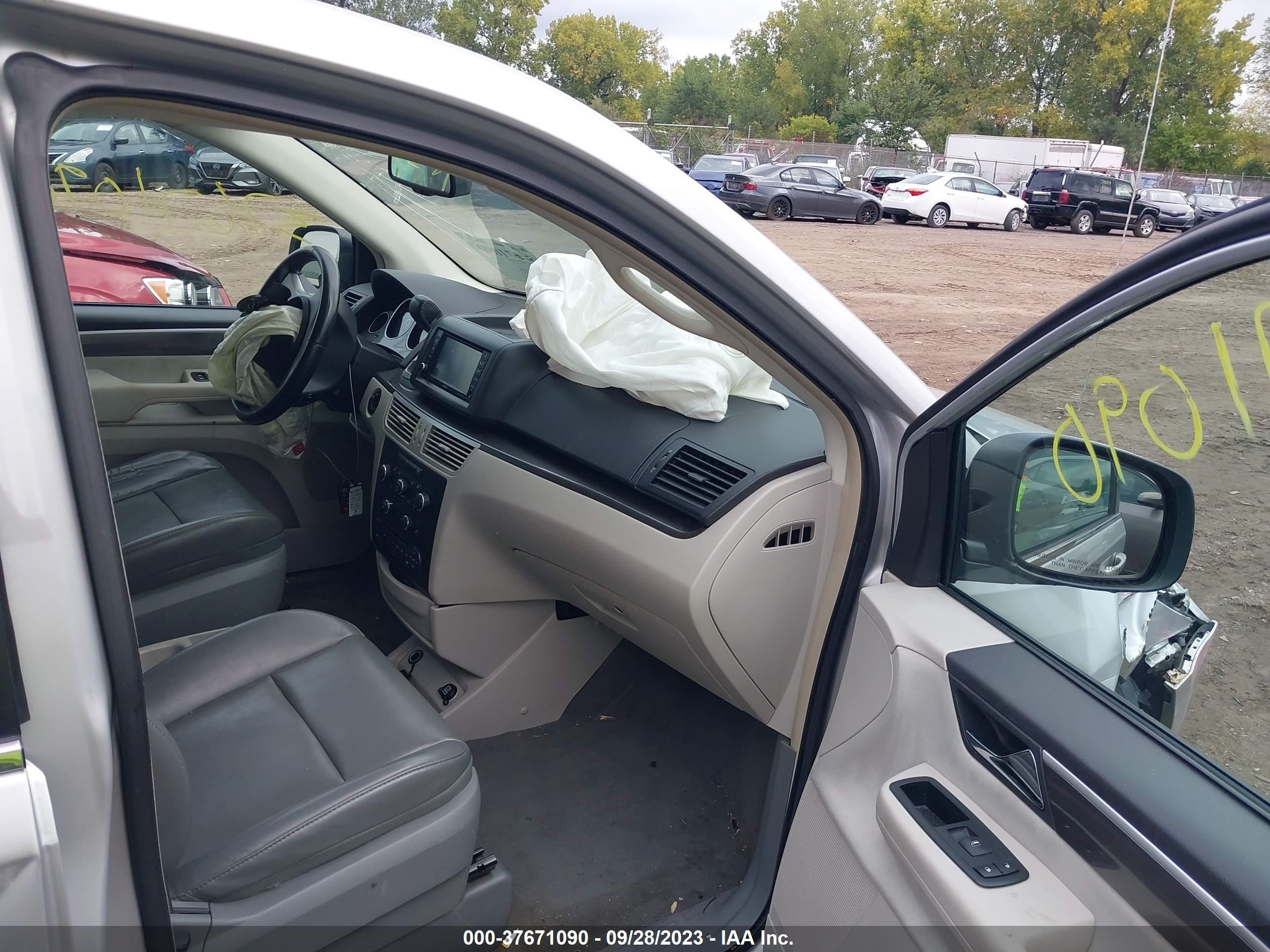 Photo 4 VIN: 2V8HW34119R588813 - VOLKSWAGEN ROUTAN 