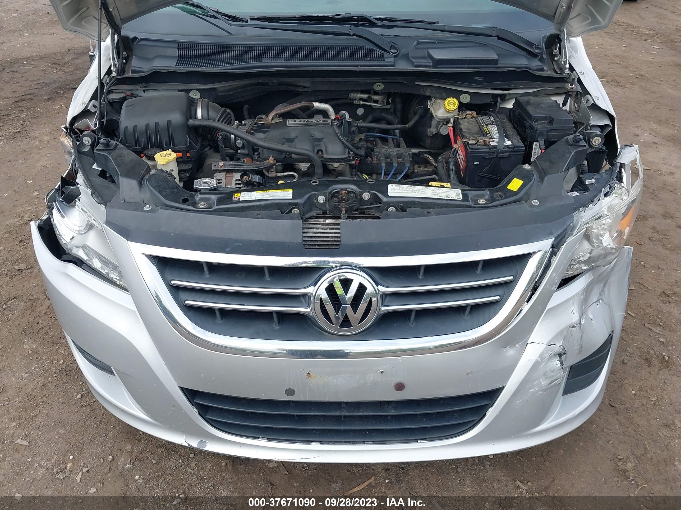 Photo 9 VIN: 2V8HW34119R588813 - VOLKSWAGEN ROUTAN 