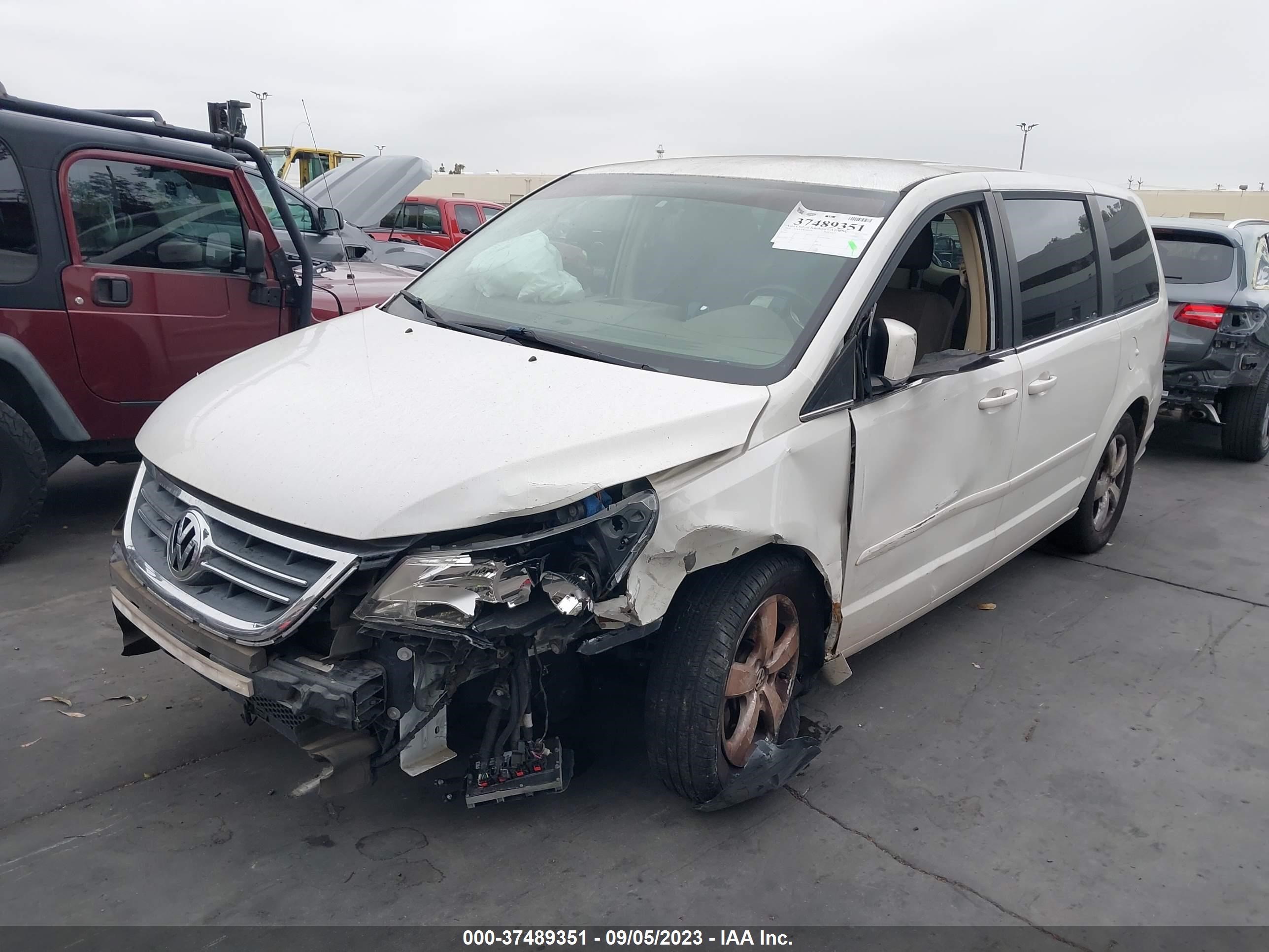 Photo 1 VIN: 2V8HW34199R586372 - VOLKSWAGEN ROUTAN 