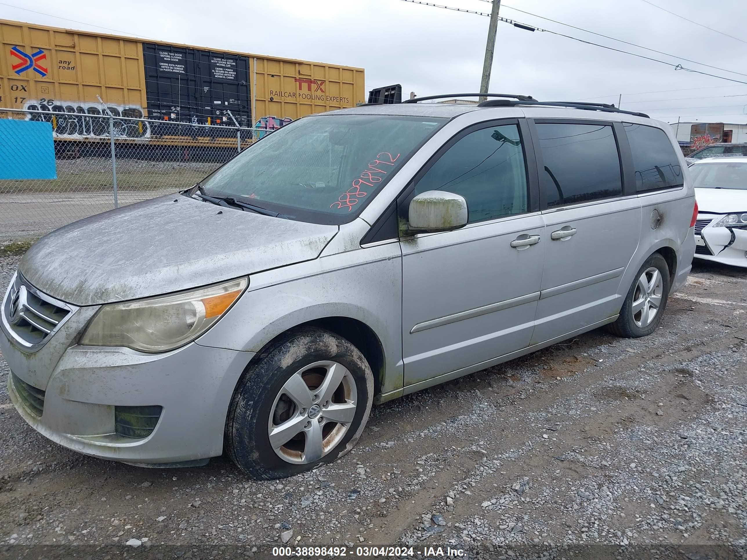 Photo 1 VIN: 2V8HW54X39R599358 - VOLKSWAGEN ROUTAN 