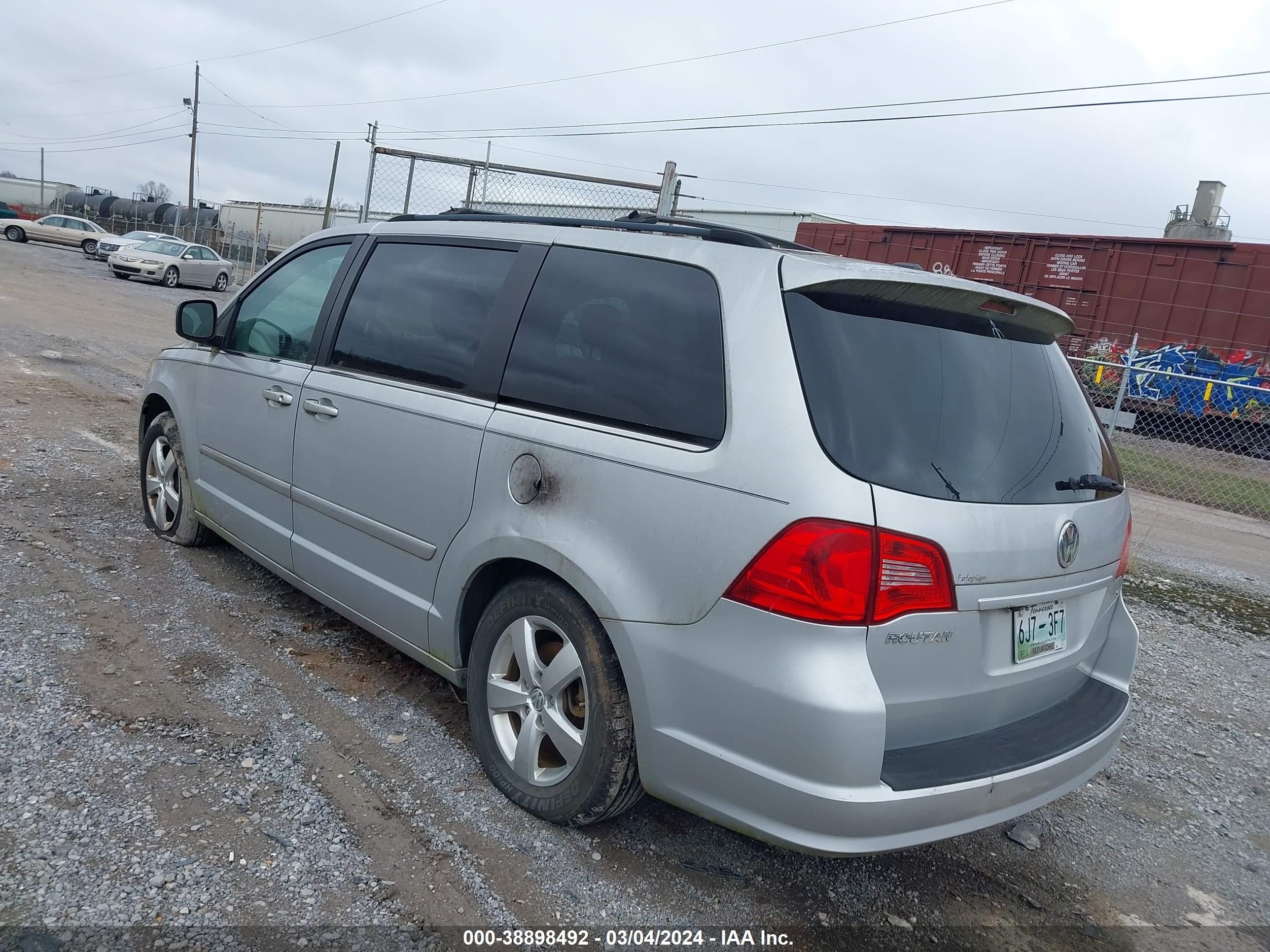 Photo 2 VIN: 2V8HW54X39R599358 - VOLKSWAGEN ROUTAN 