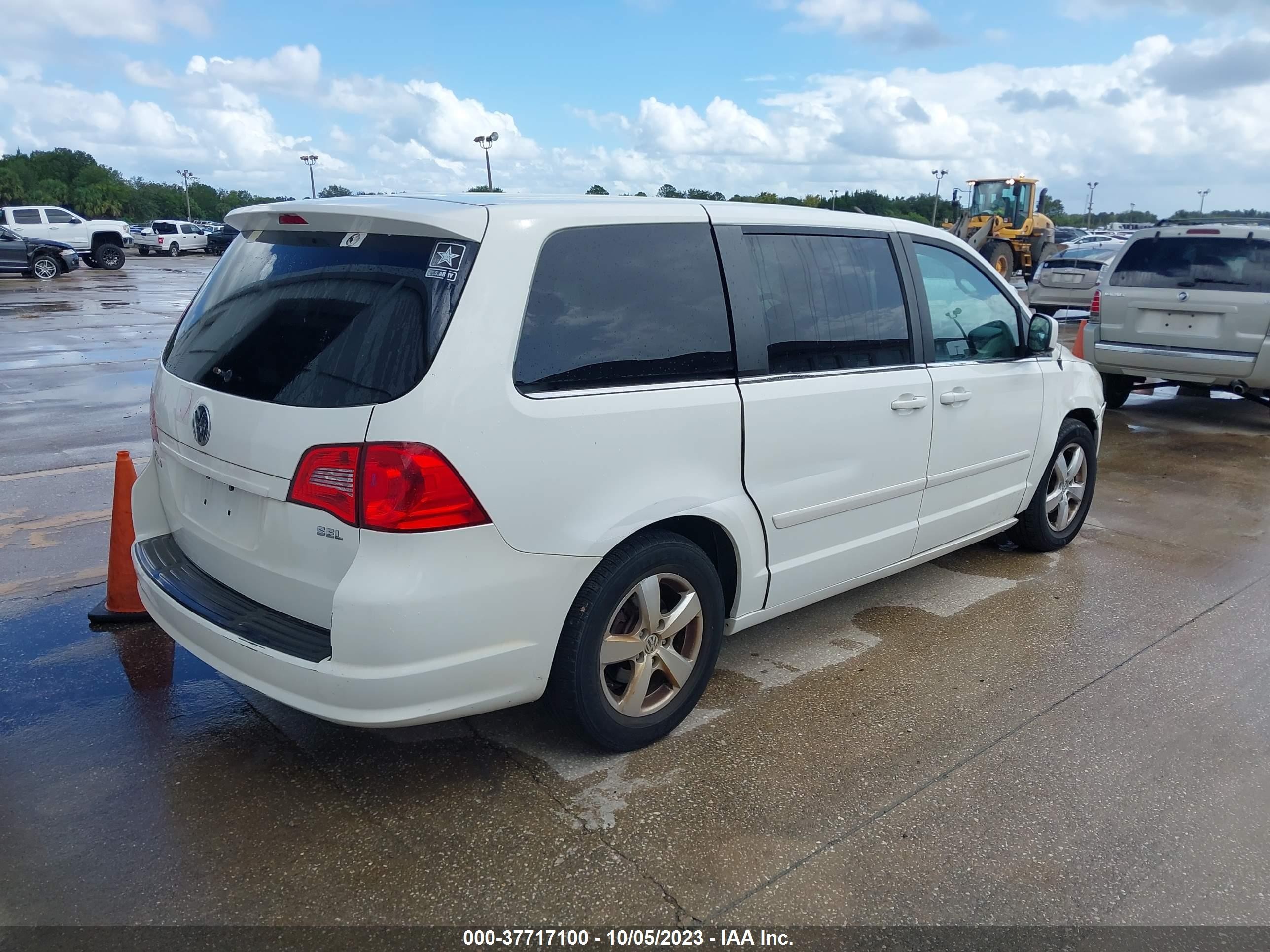 Photo 3 VIN: 2V8HW54X49R541694 - VOLKSWAGEN ROUTAN 