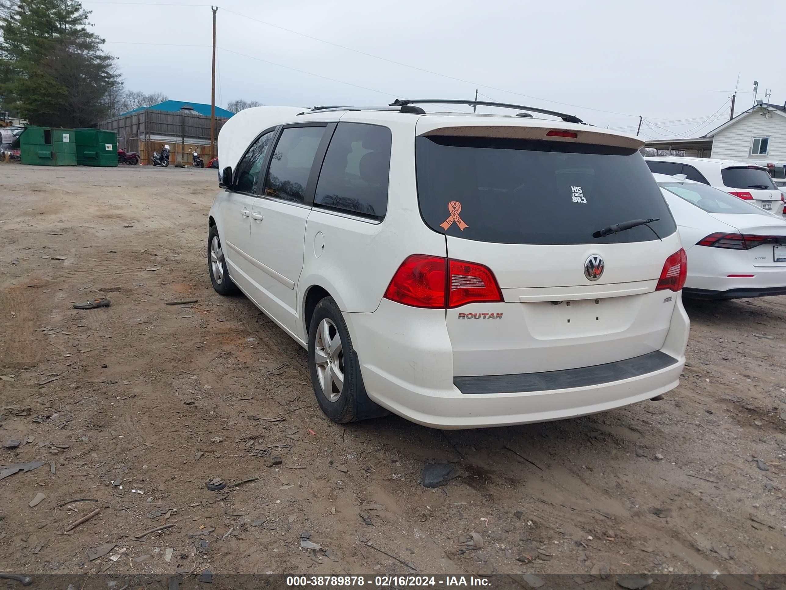 Photo 2 VIN: 2V8HW64X39R522530 - VOLKSWAGEN ROUTAN 