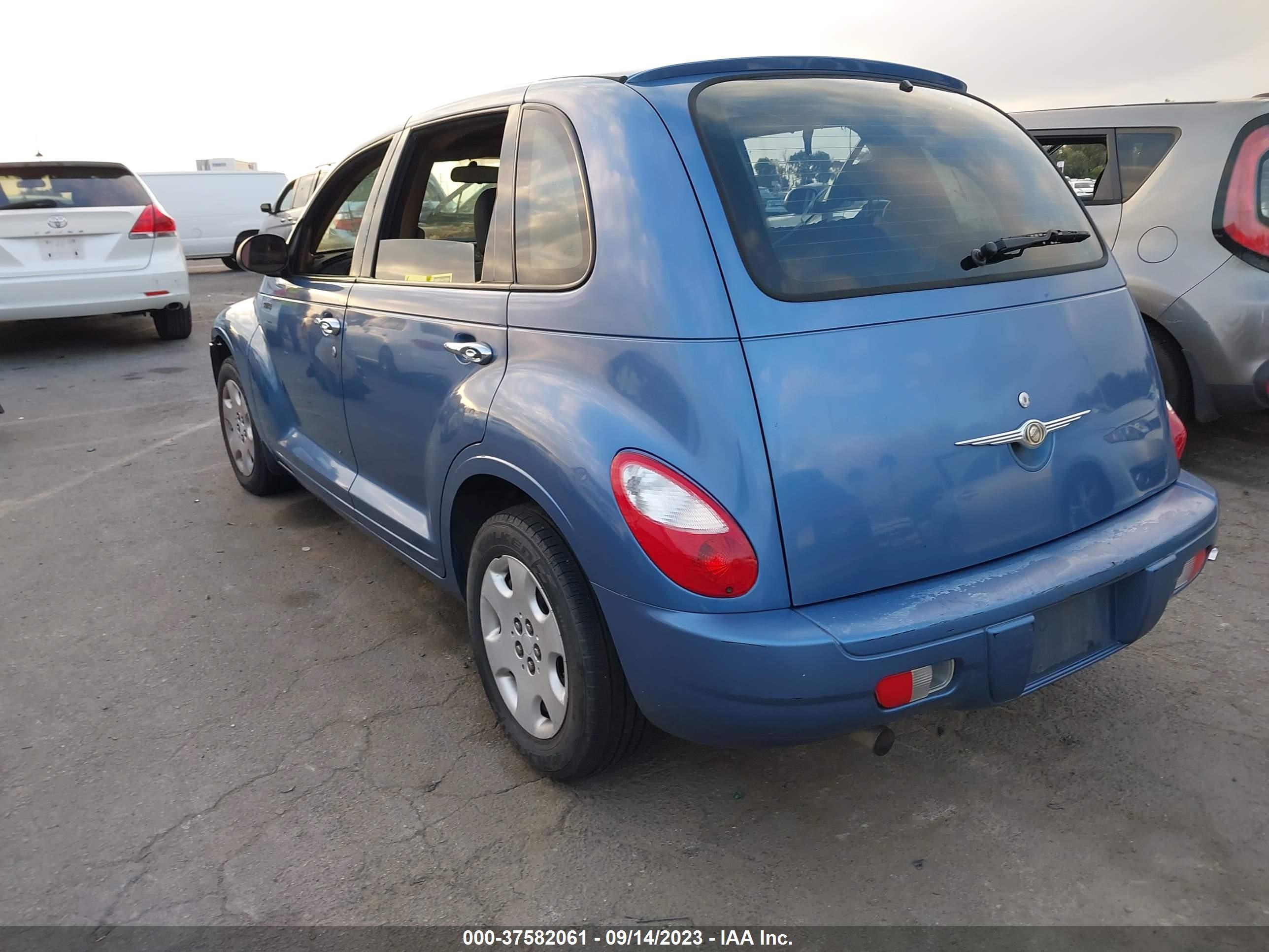 Photo 2 VIN: 3A4FY48B96T216581 - CHRYSLER PT CRUISER 