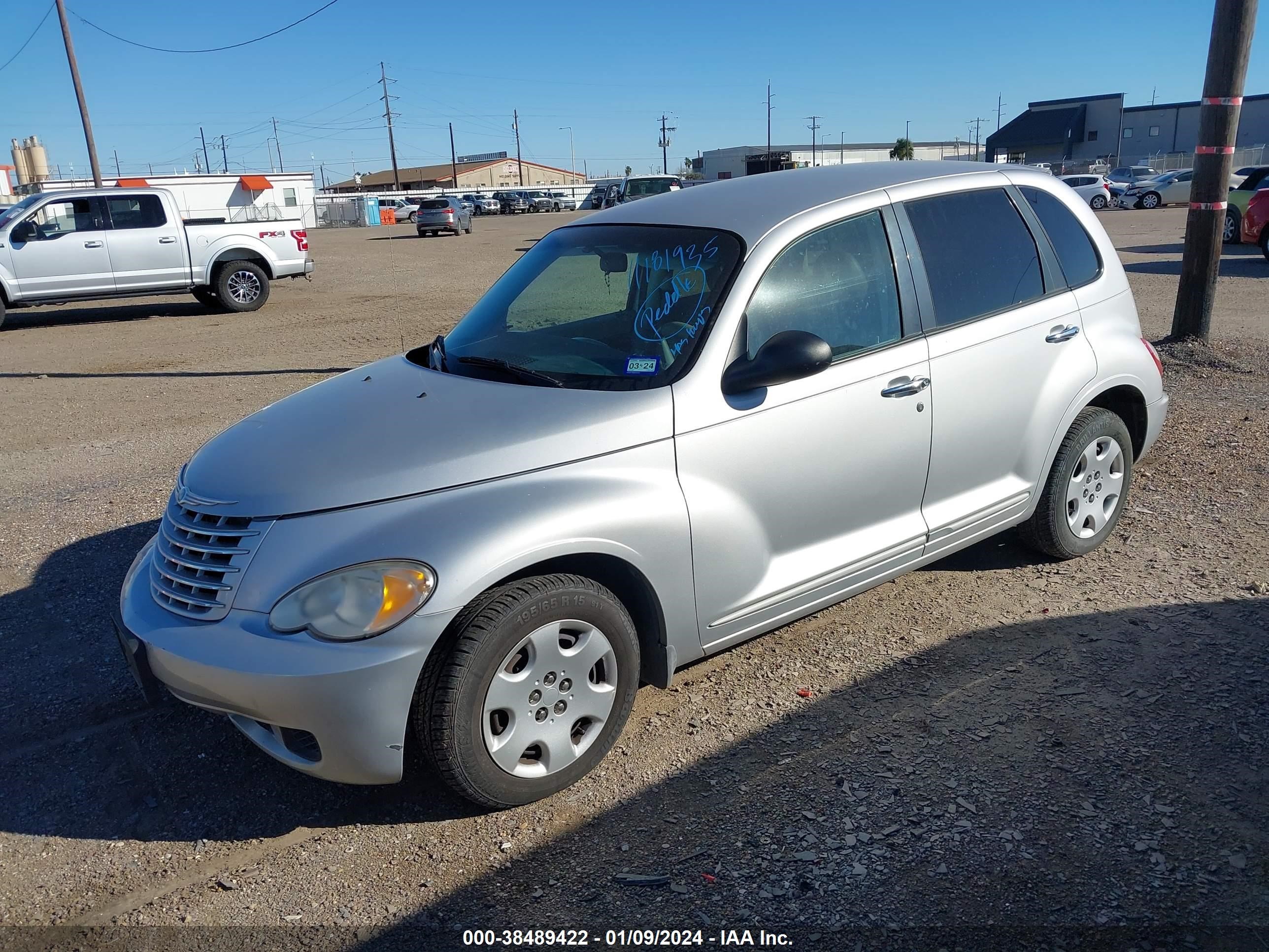 Photo 1 VIN: 3A4FY48BX7T561863 - CHRYSLER PT CRUISER 