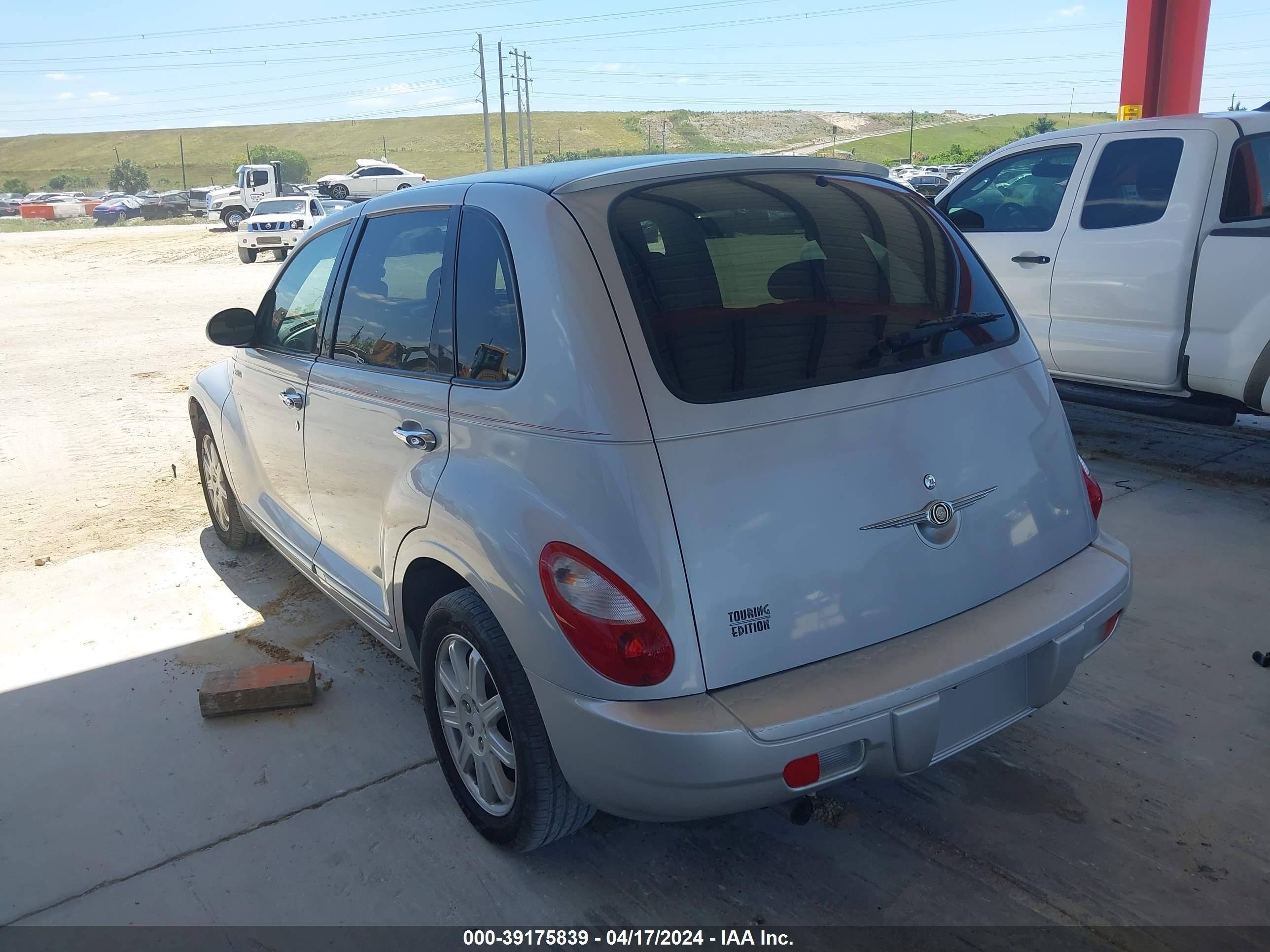 Photo 2 VIN: 3A4FY58B16T352290 - CHRYSLER PT CRUISER 