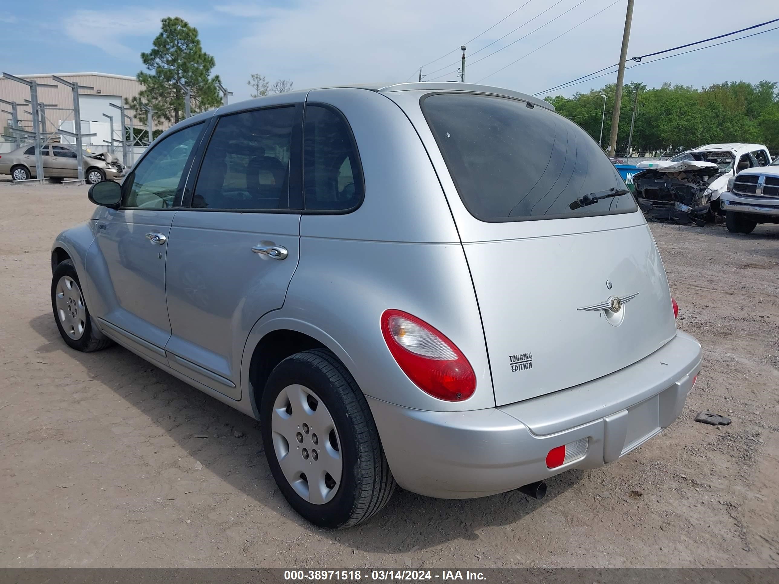 Photo 2 VIN: 3A4FY58B66T207147 - CHRYSLER PT CRUISER 