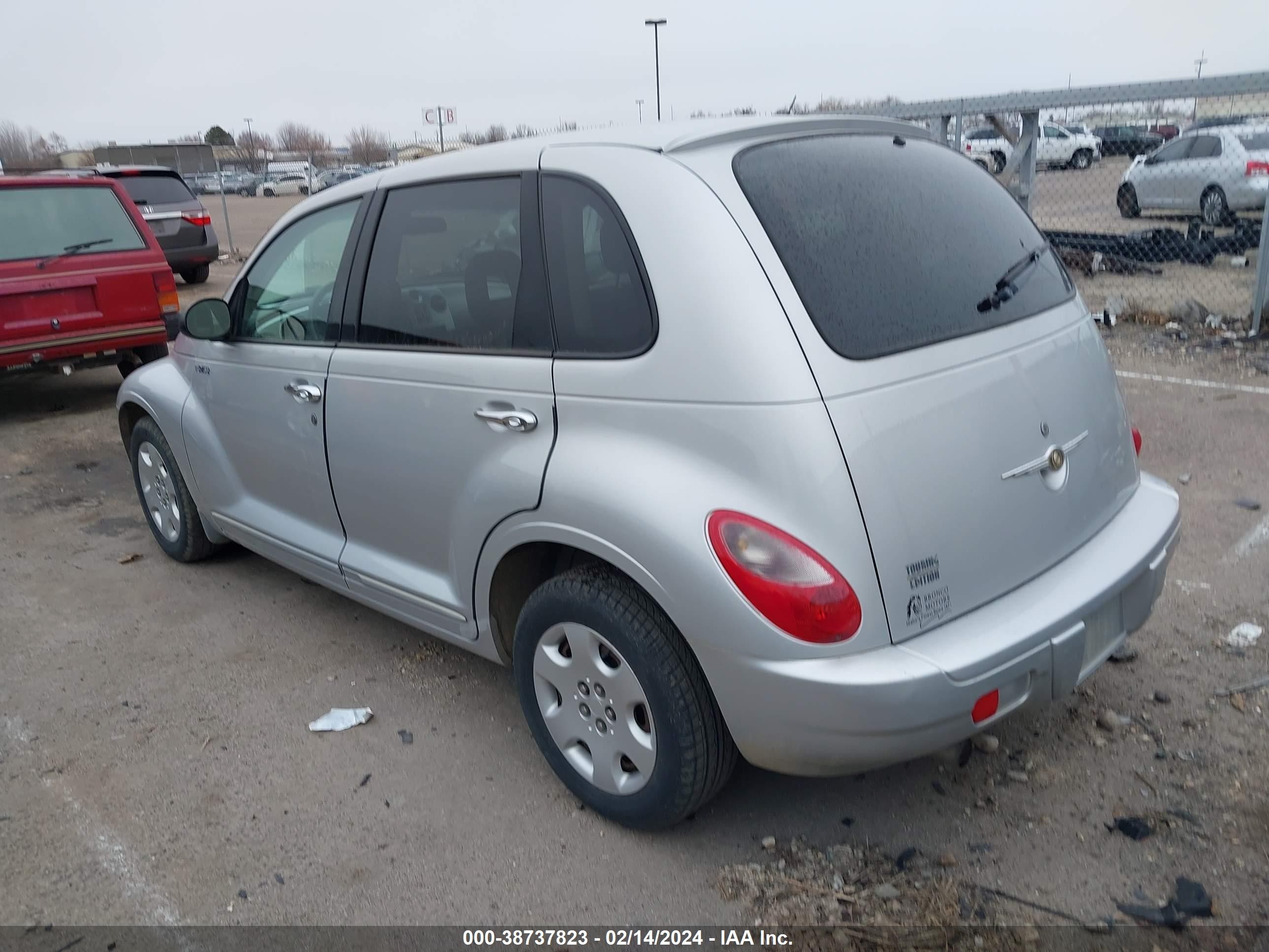 Photo 2 VIN: 3A4FY58B86T364663 - CHRYSLER PT CRUISER 