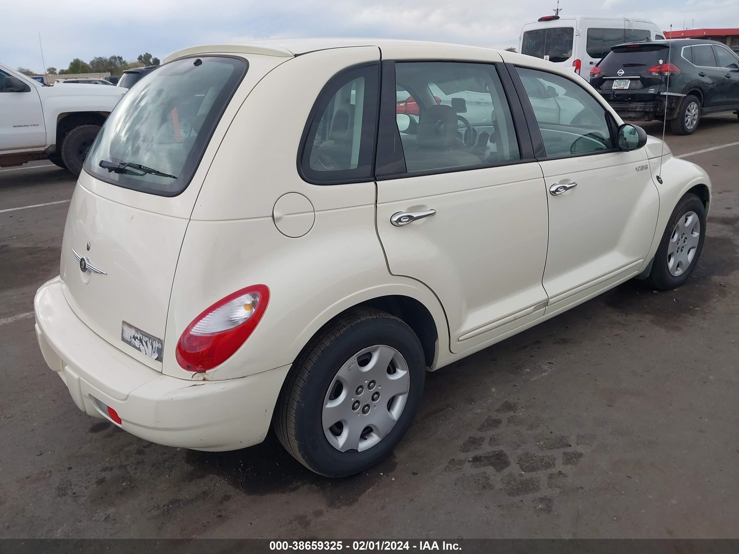 Photo 3 VIN: 3A4FY58B96T337746 - CHRYSLER PT CRUISER 