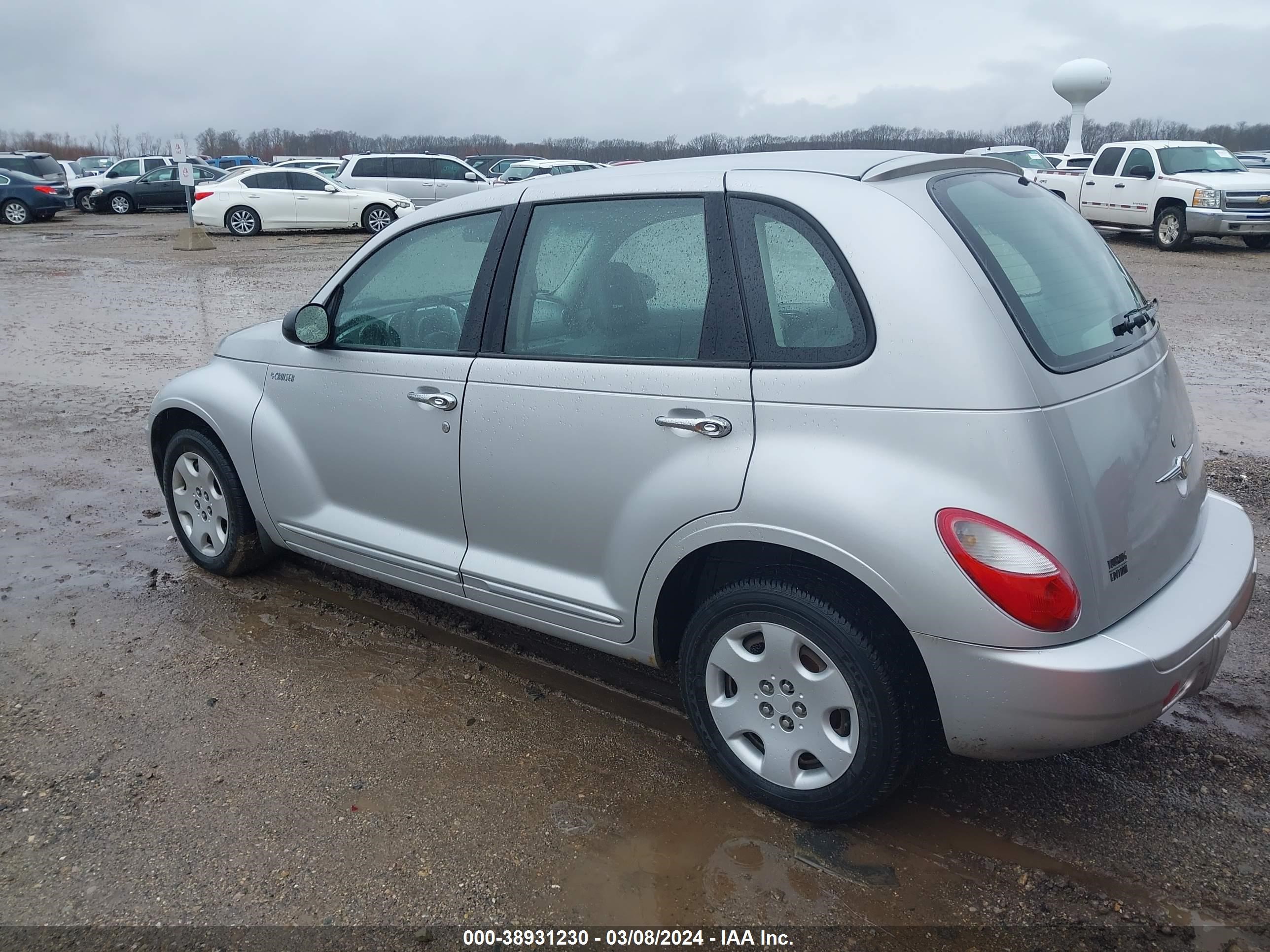 Photo 2 VIN: 3A4FY58BX6T350036 - CHRYSLER PT CRUISER 