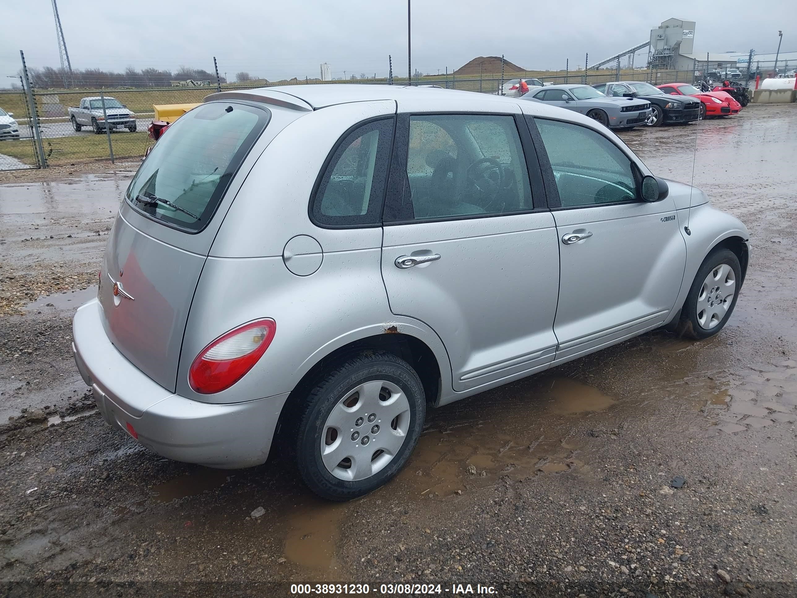 Photo 3 VIN: 3A4FY58BX6T350036 - CHRYSLER PT CRUISER 