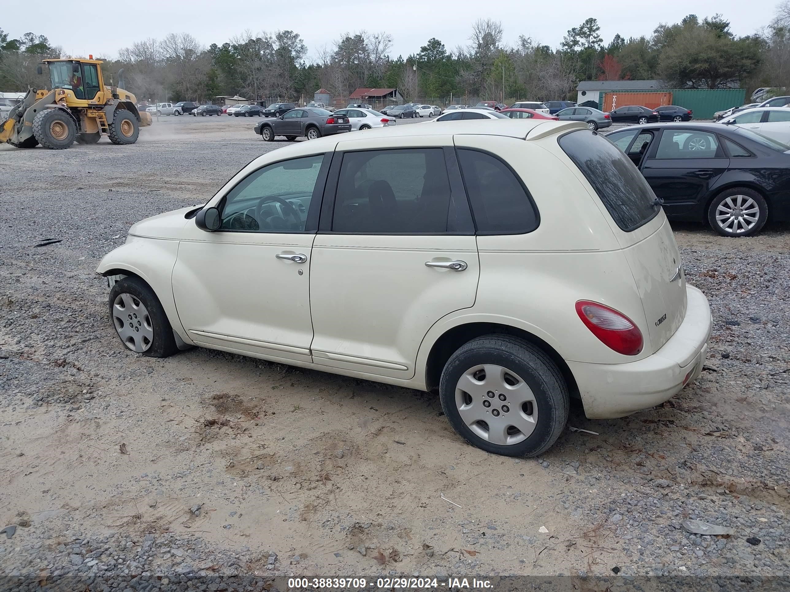 Photo 2 VIN: 3A4FY58BX7T511180 - CHRYSLER PT CRUISER 