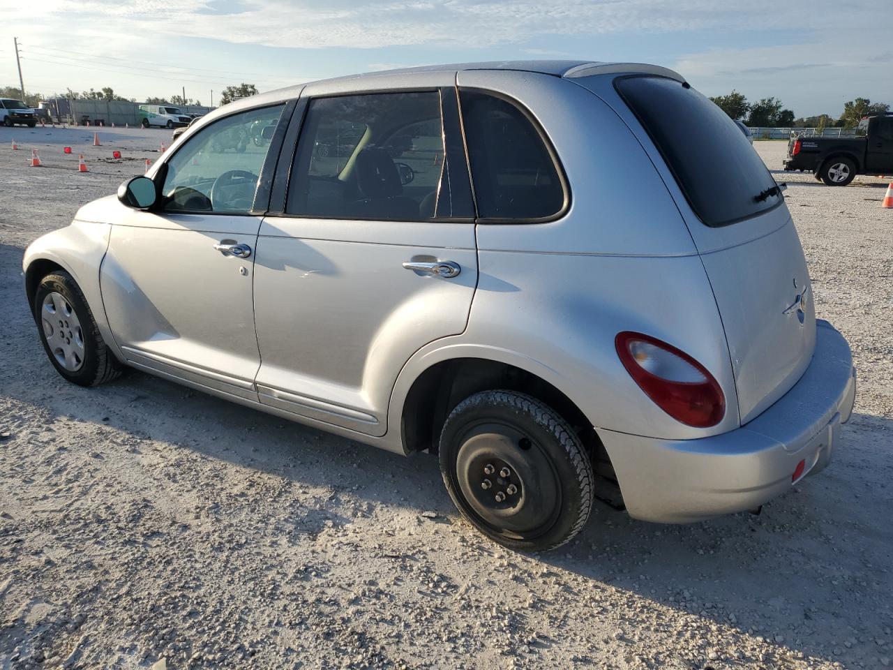 Photo 1 VIN: 3A4FY58BX7T553851 - CHRYSLER PT CRUISER 