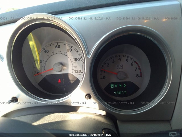 Photo 6 VIN: 3A4GY5F90AT143829 - CHRYSLER PT CRUISER CLASSIC 