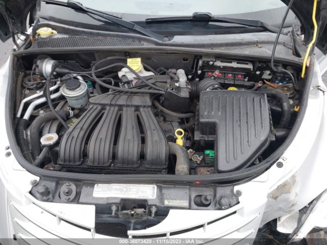 Photo 9 VIN: 3A4GY5F95AT209596 - CHRYSLER PT CRUISER 